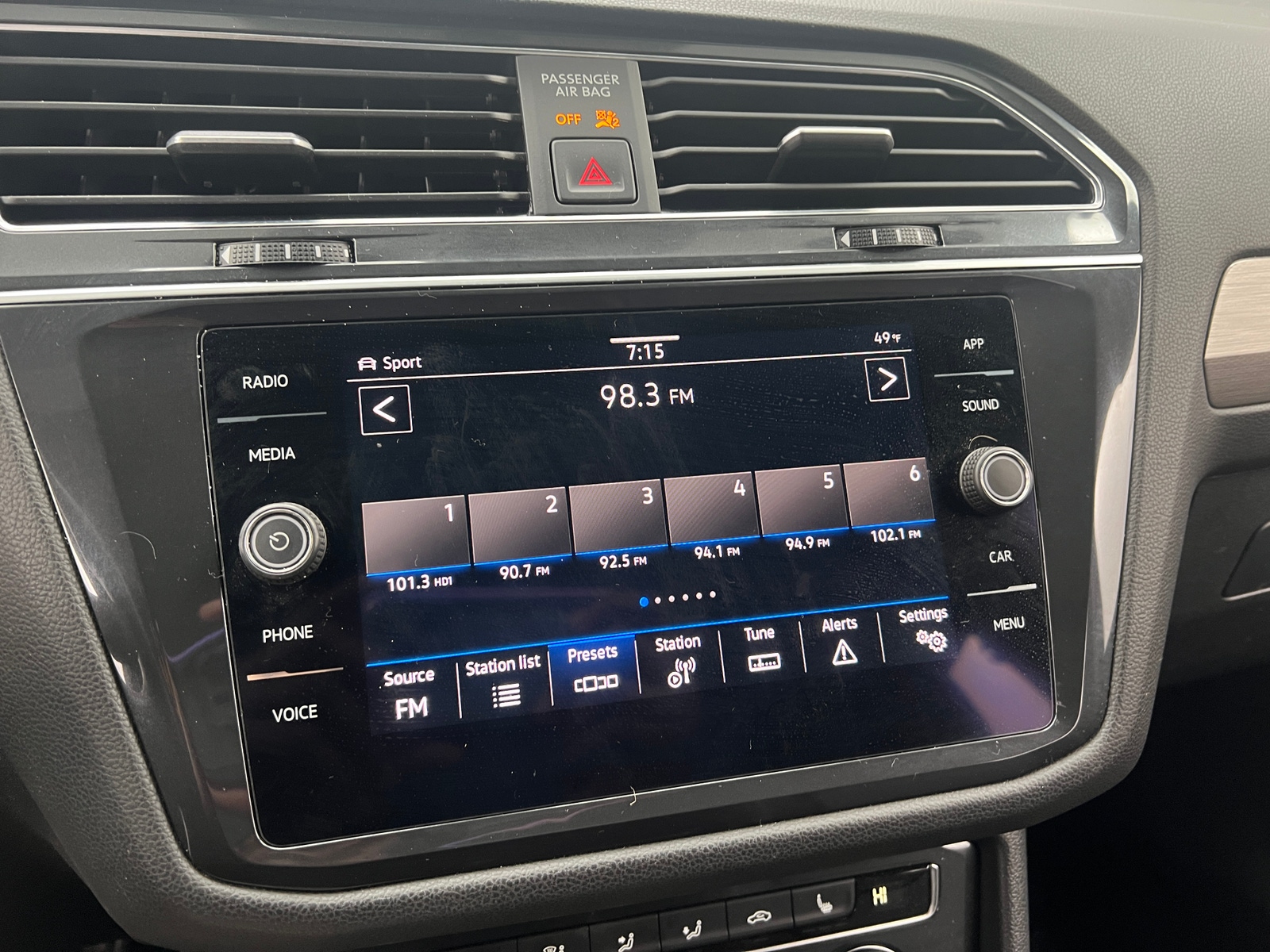 Thumbnail: 2021 Volkswagen Tiguan - 3