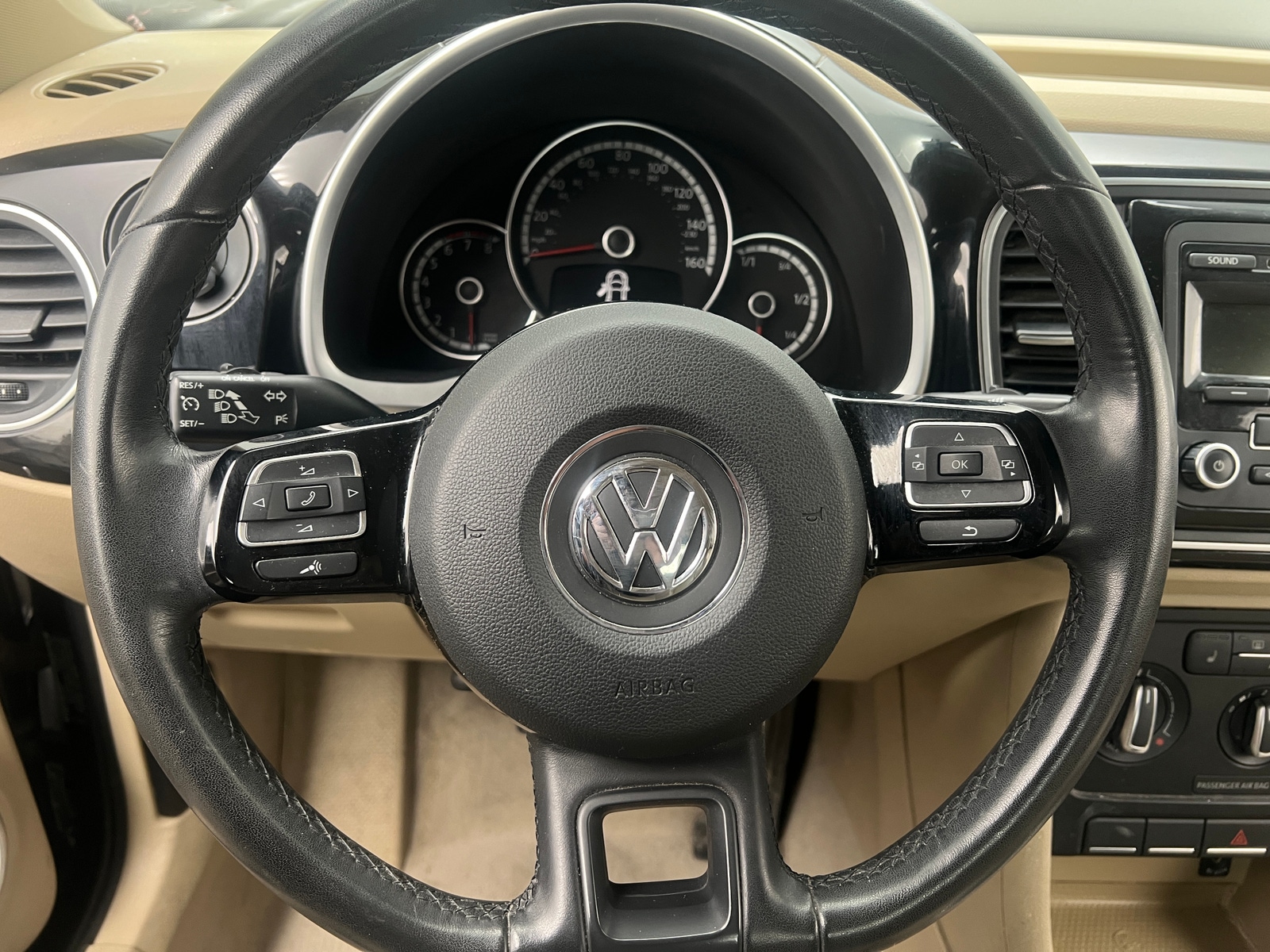 Thumbnail: 2014 Volkswagen Beetle - 4