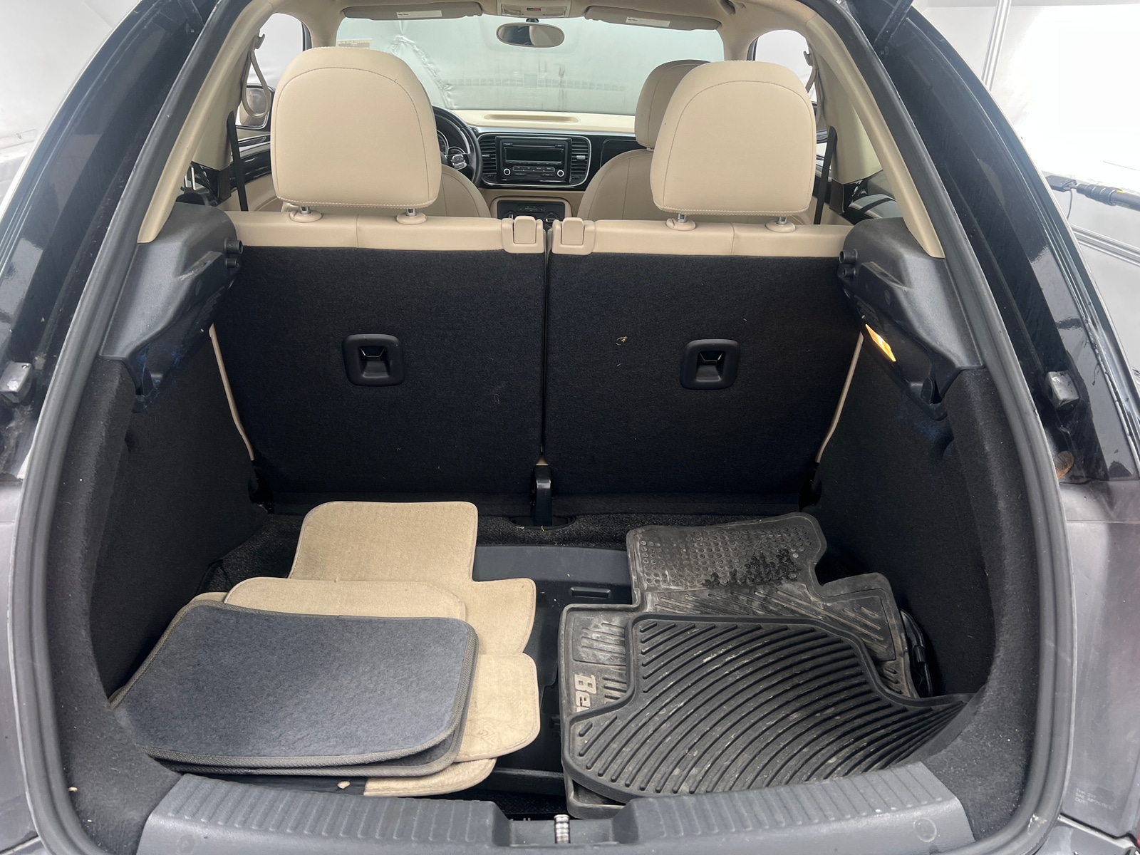 Thumbnail: 2014 Volkswagen Beetle - 6