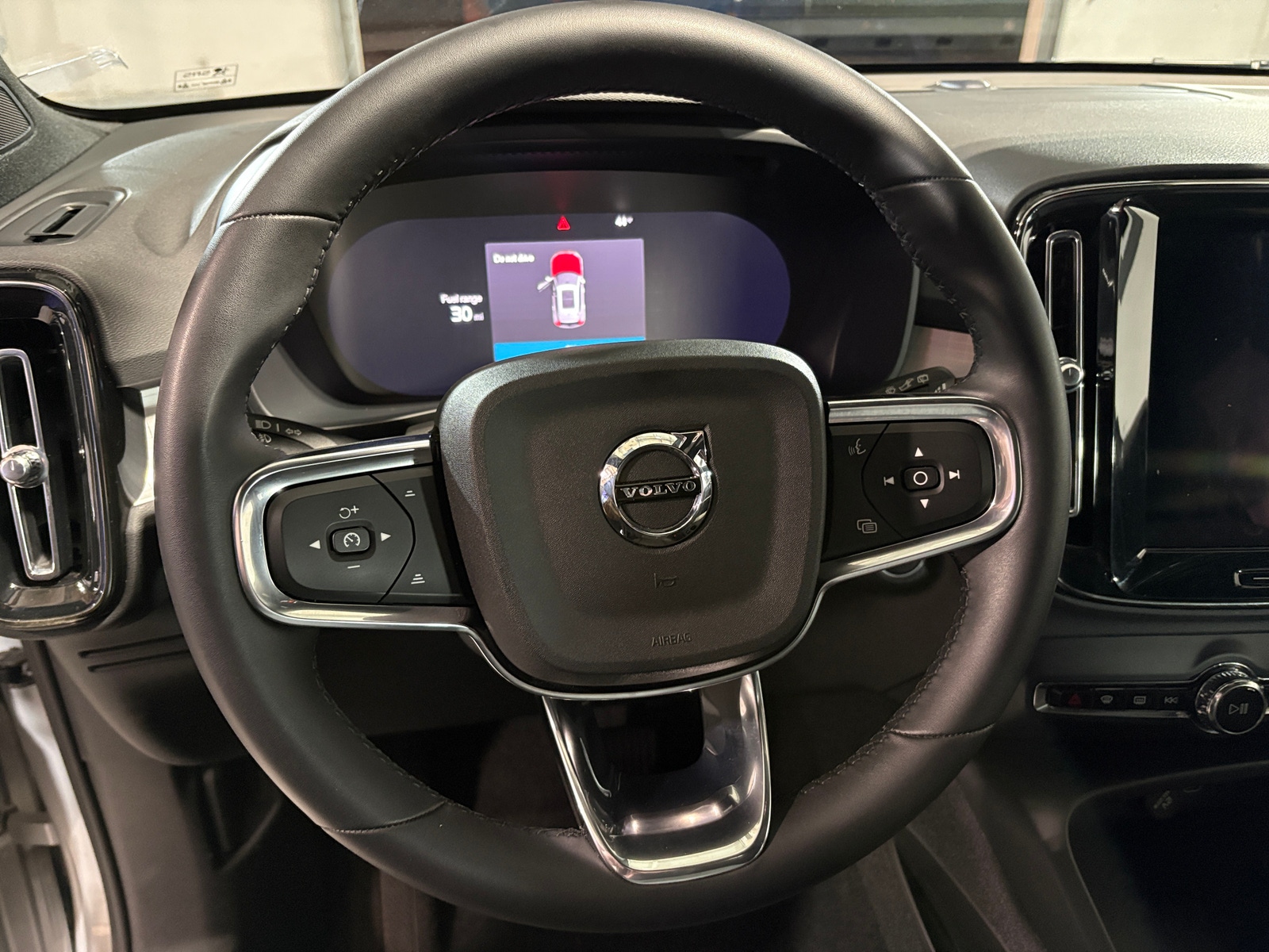 Thumbnail: 2024 Volvo XC40 - 5