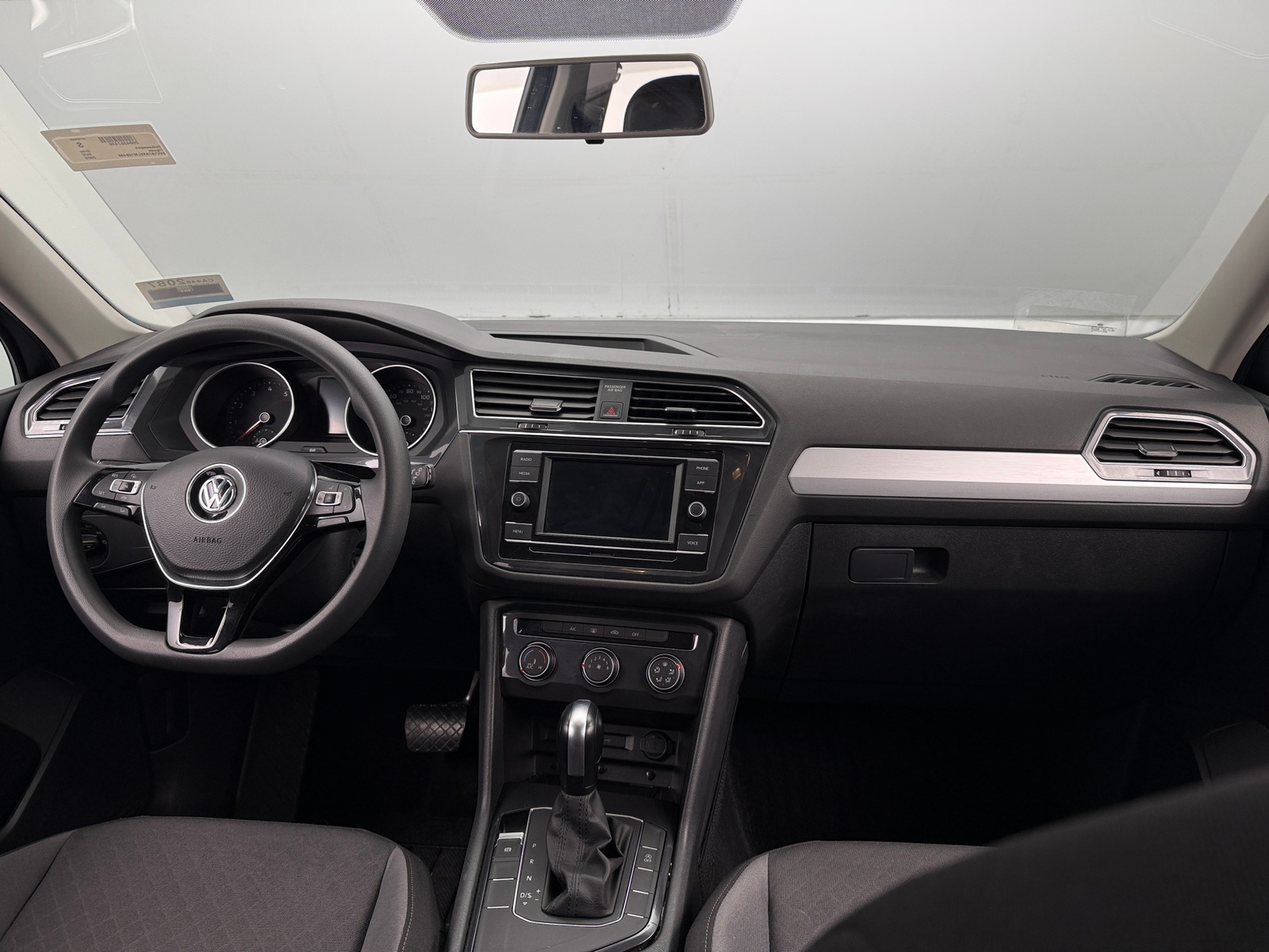 Thumbnail: 2020 Volkswagen Tiguan - 3