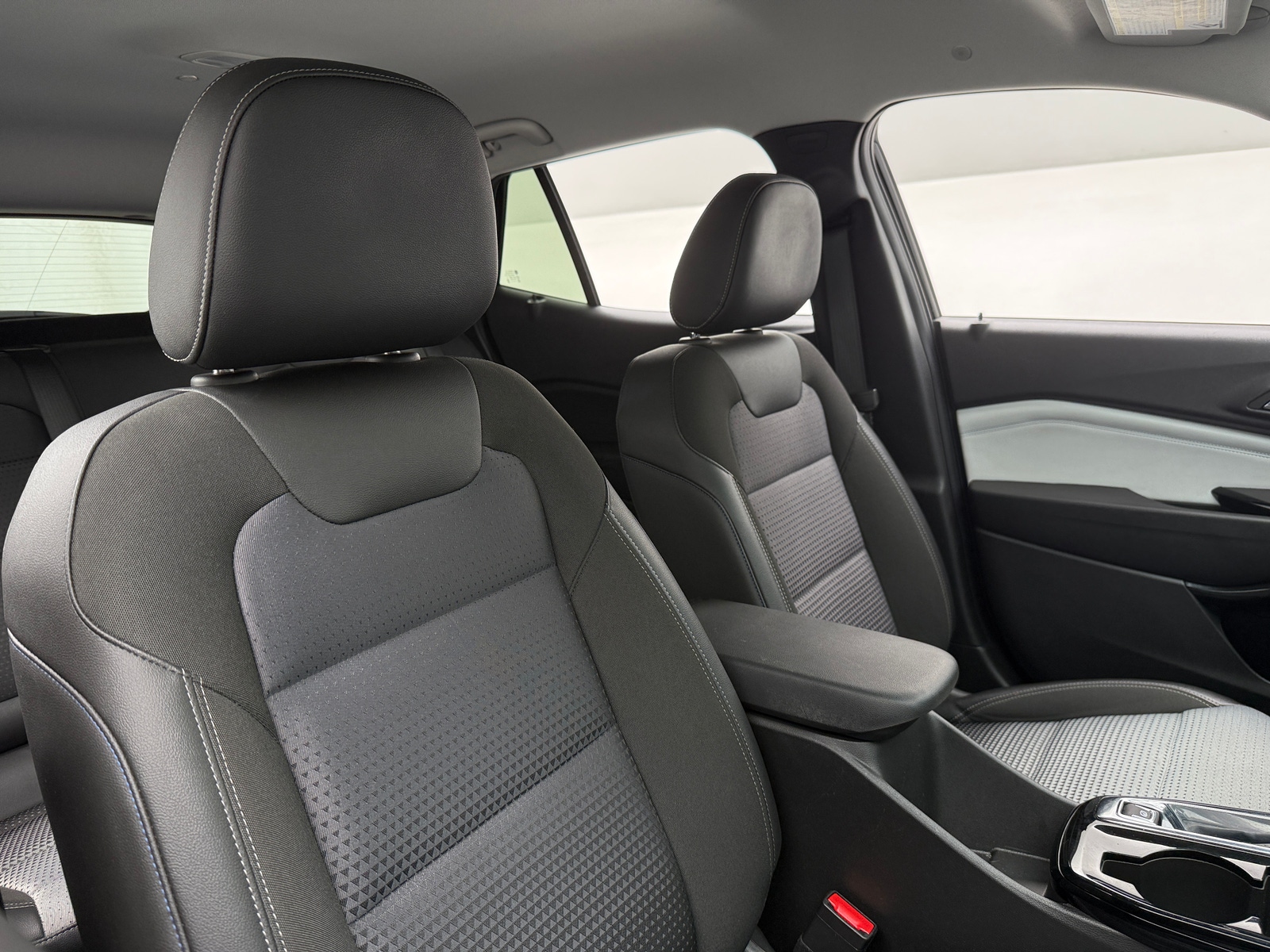 Thumbnail: 2025 Chevrolet Trax - 2