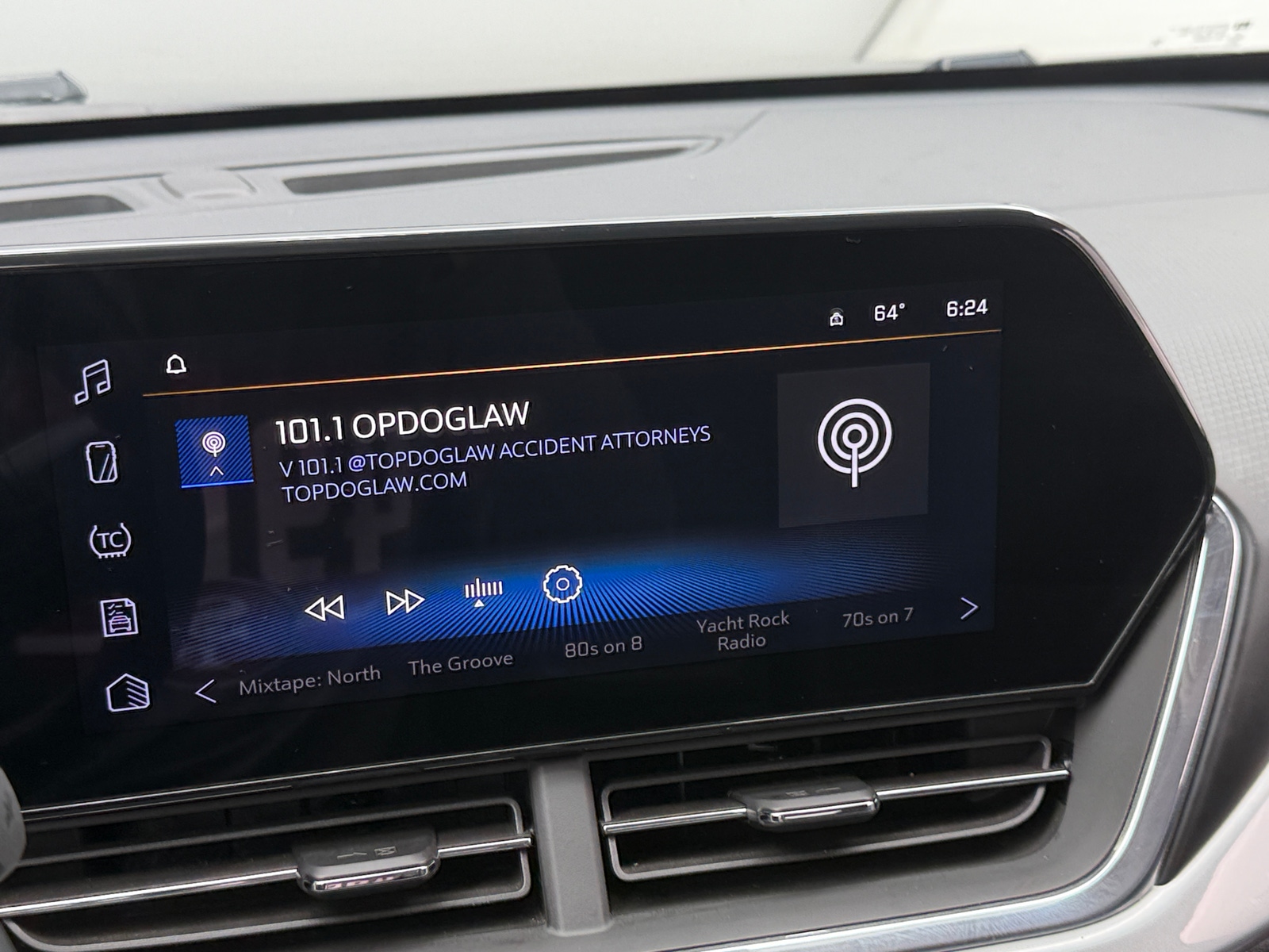 Thumbnail: 2025 Chevrolet Trax - 4