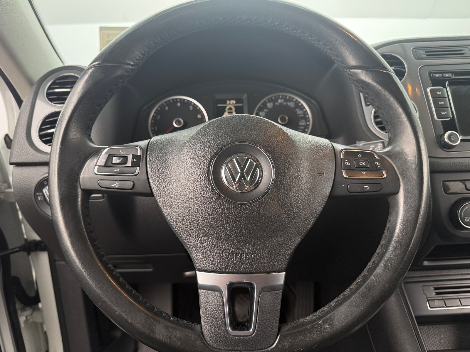 Thumbnail: 2015 Volkswagen Tiguan - 4