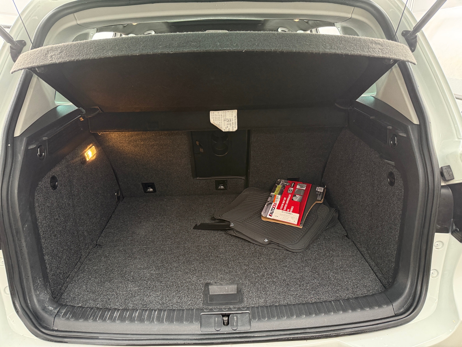 Thumbnail: 2015 Volkswagen Tiguan - 6