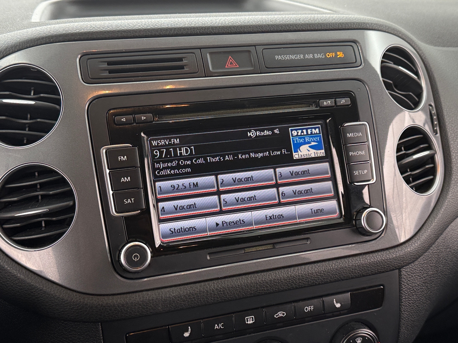 Thumbnail: 2015 Volkswagen Tiguan - 3