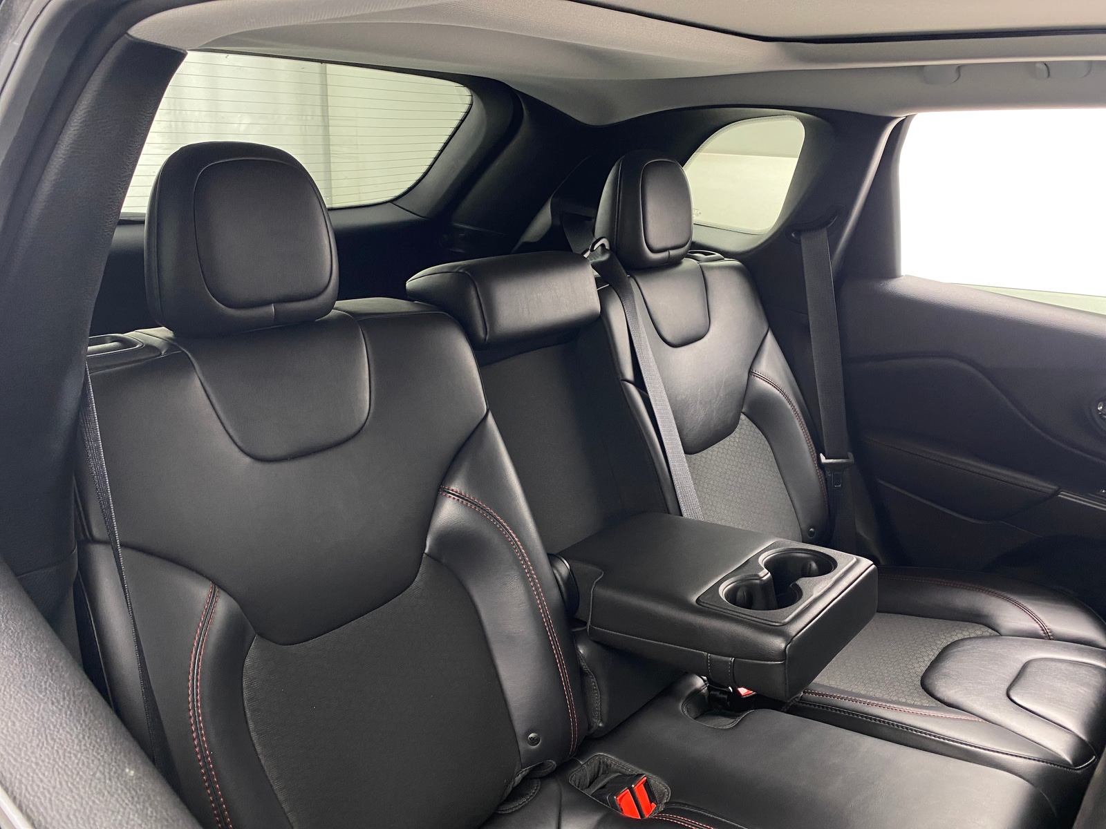 Thumbnail: 2019 Jeep Cherokee - 6