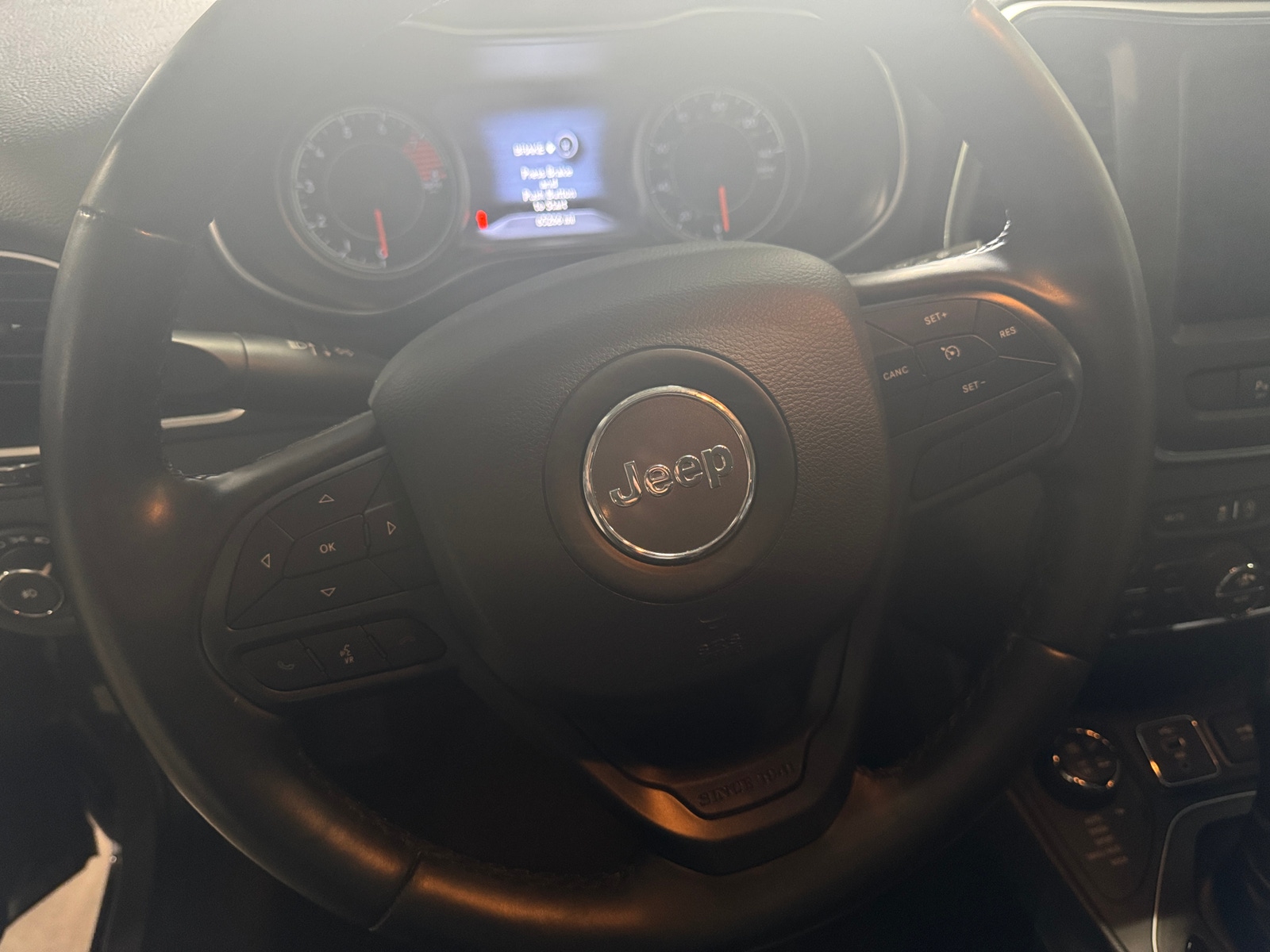 Thumbnail: 2019 Jeep Cherokee - 5