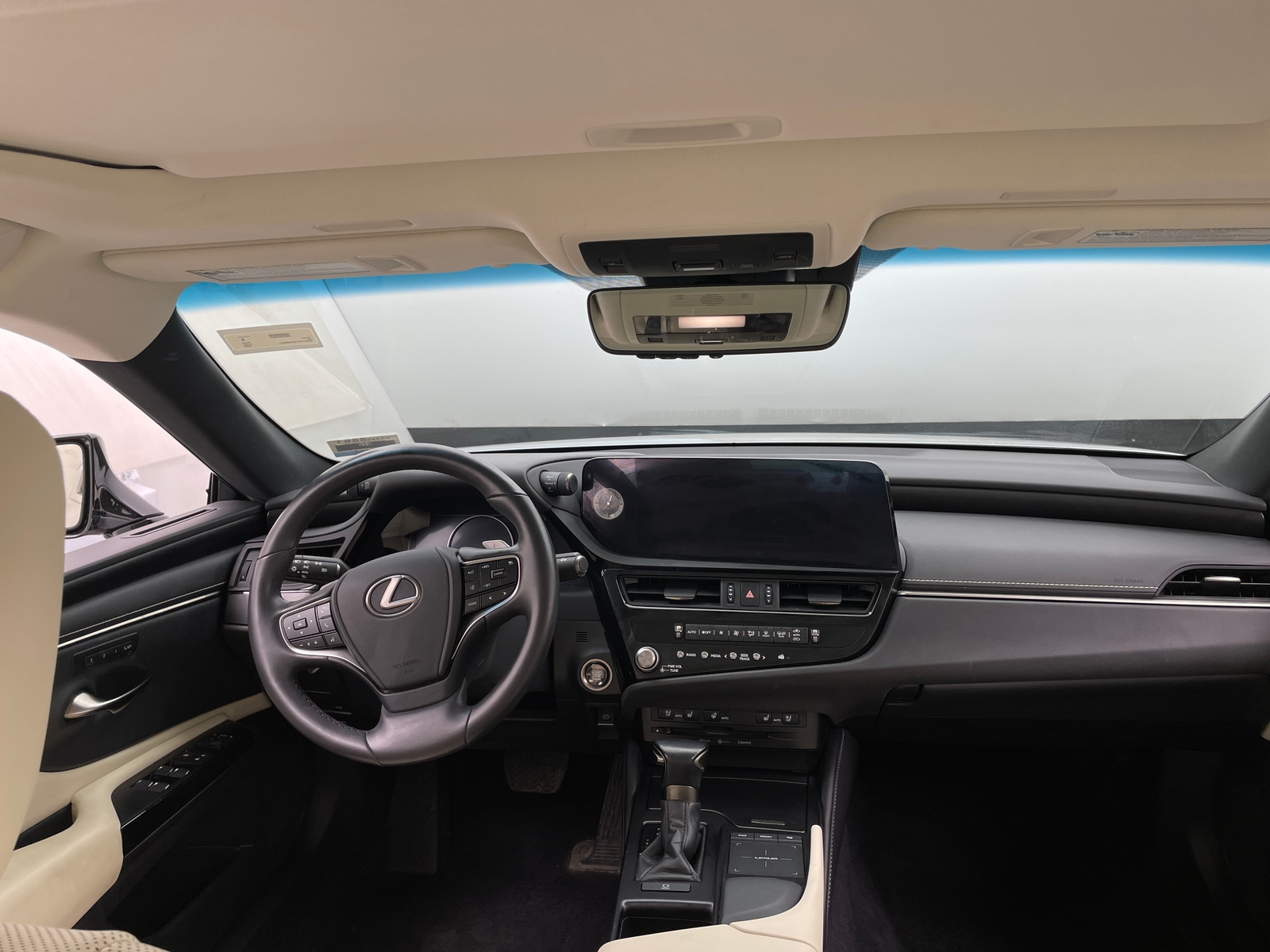 Thumbnail: 2022 Lexus ES - 2