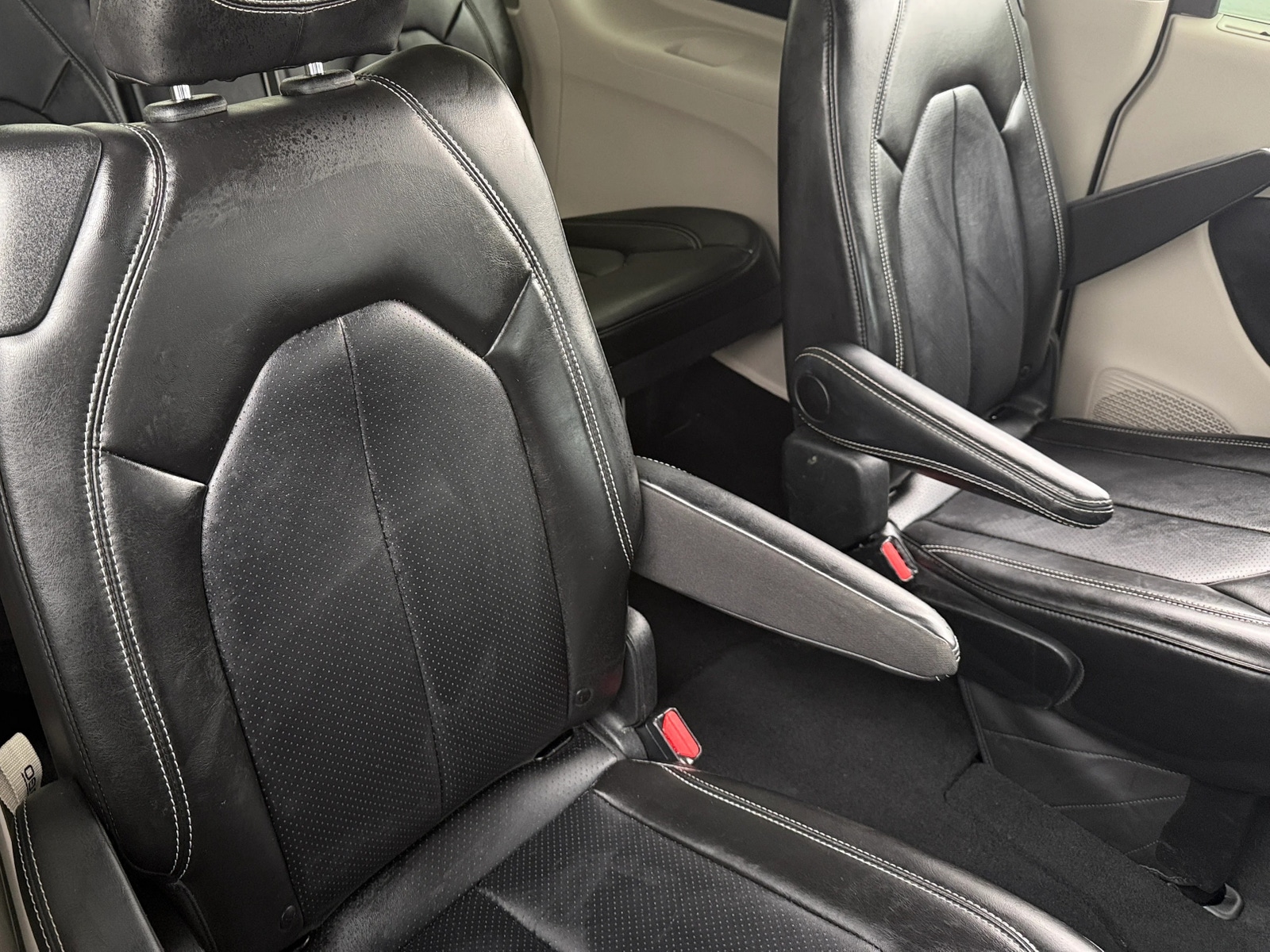 Thumbnail: 2024 Chrysler Pacifica - 5