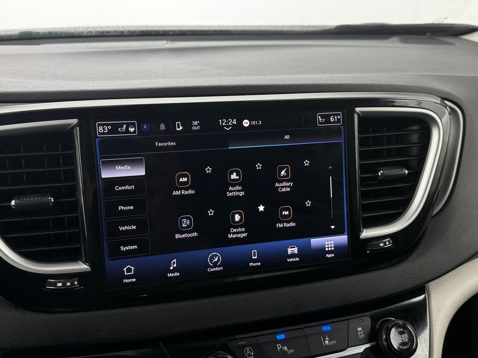 Thumbnail: 2024 Chrysler Pacifica - 3