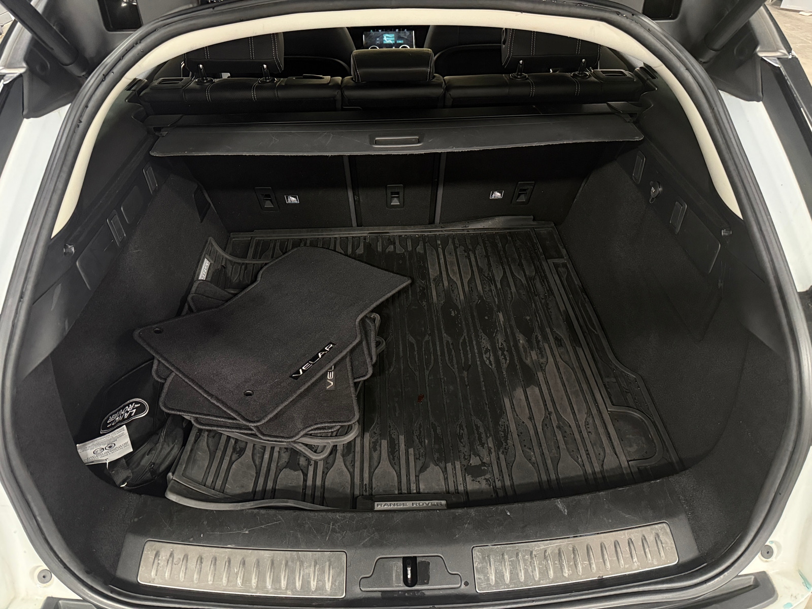 Thumbnail: 2020 Land Rover Range Rover Velar - 6