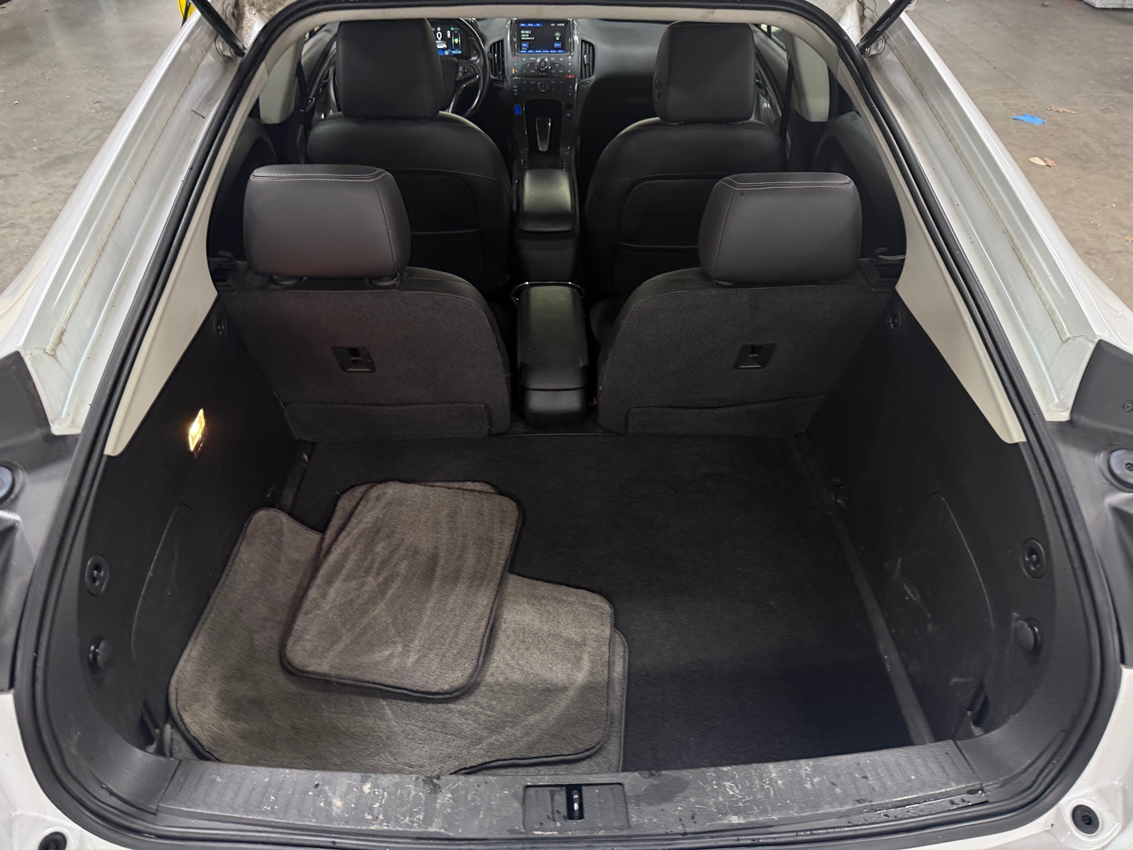 Thumbnail: 2015 Chevrolet Volt - 6