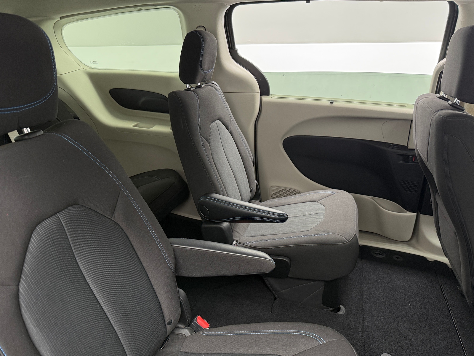 Thumbnail: 2021 Chrysler Pacifica - 6