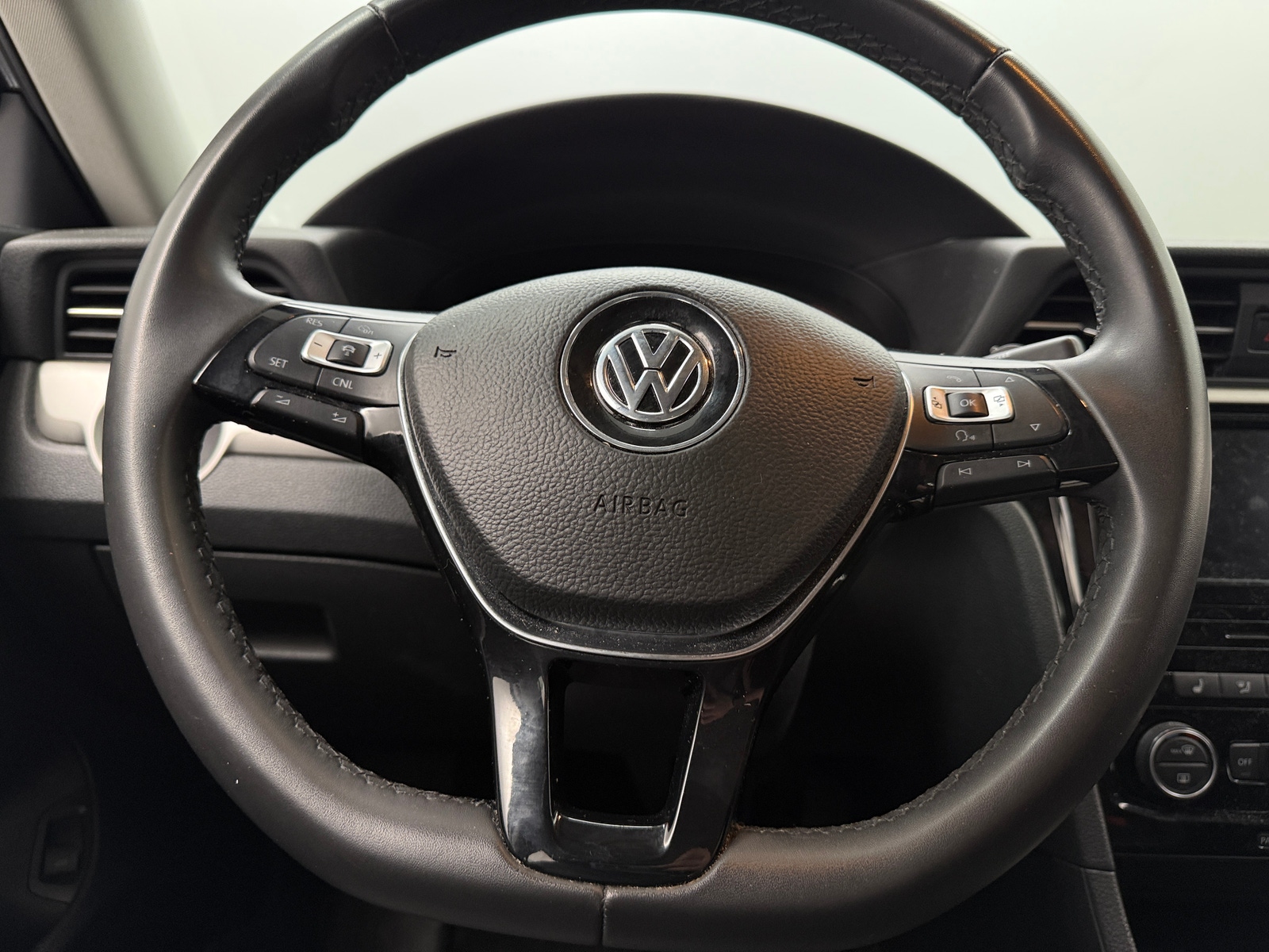 Thumbnail: 2021 Volkswagen Passat - 4