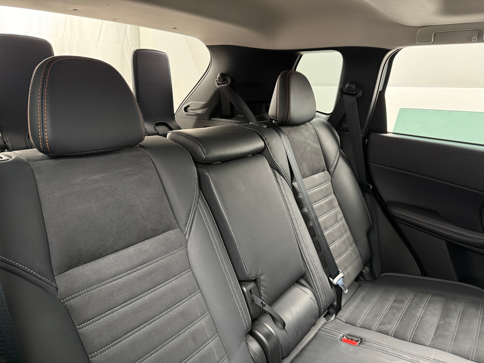 Thumbnail: 2023 Mitsubishi Outlander - 5