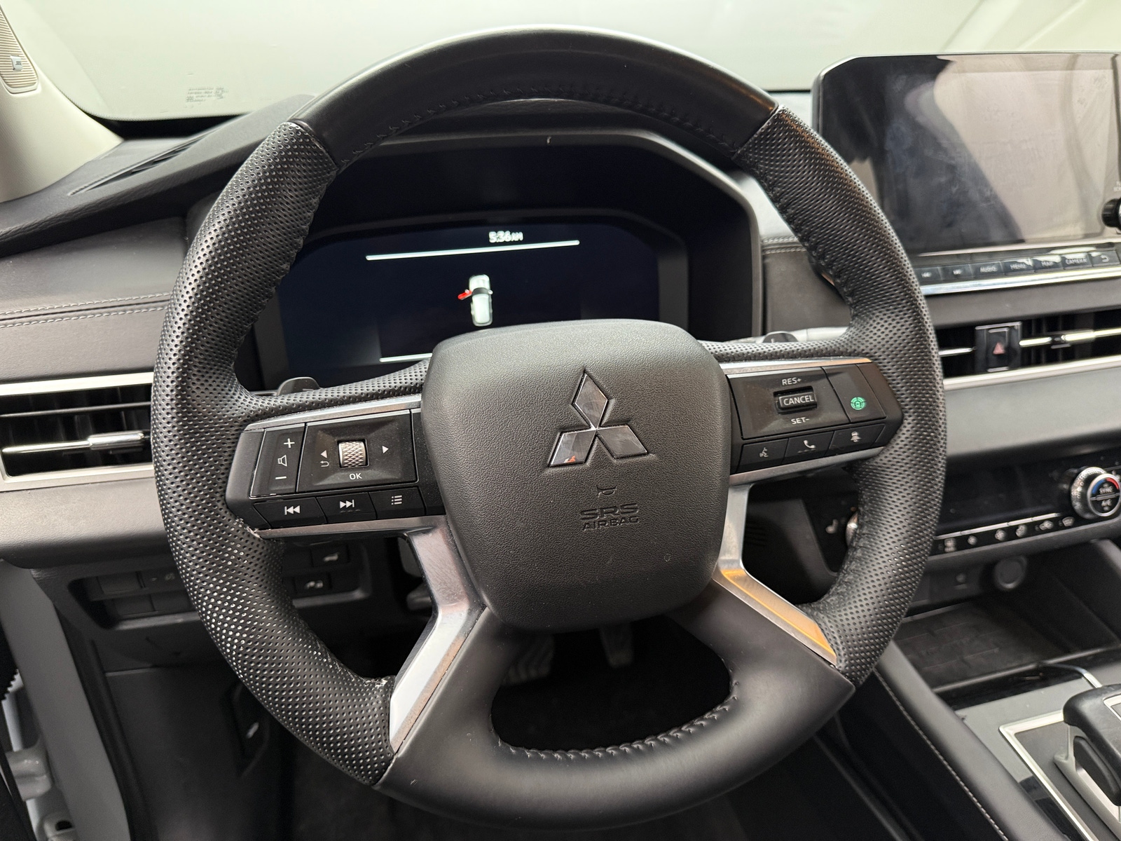 Thumbnail: 2023 Mitsubishi Outlander - 4