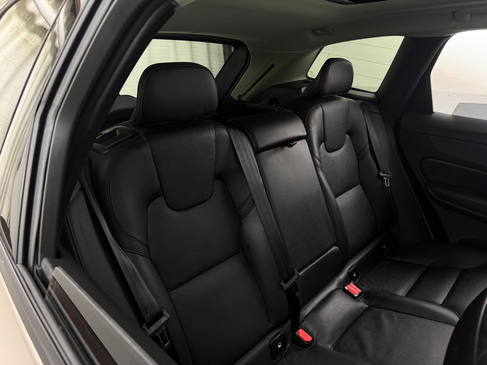 Thumbnail: 2025 Volvo XC60 - 5