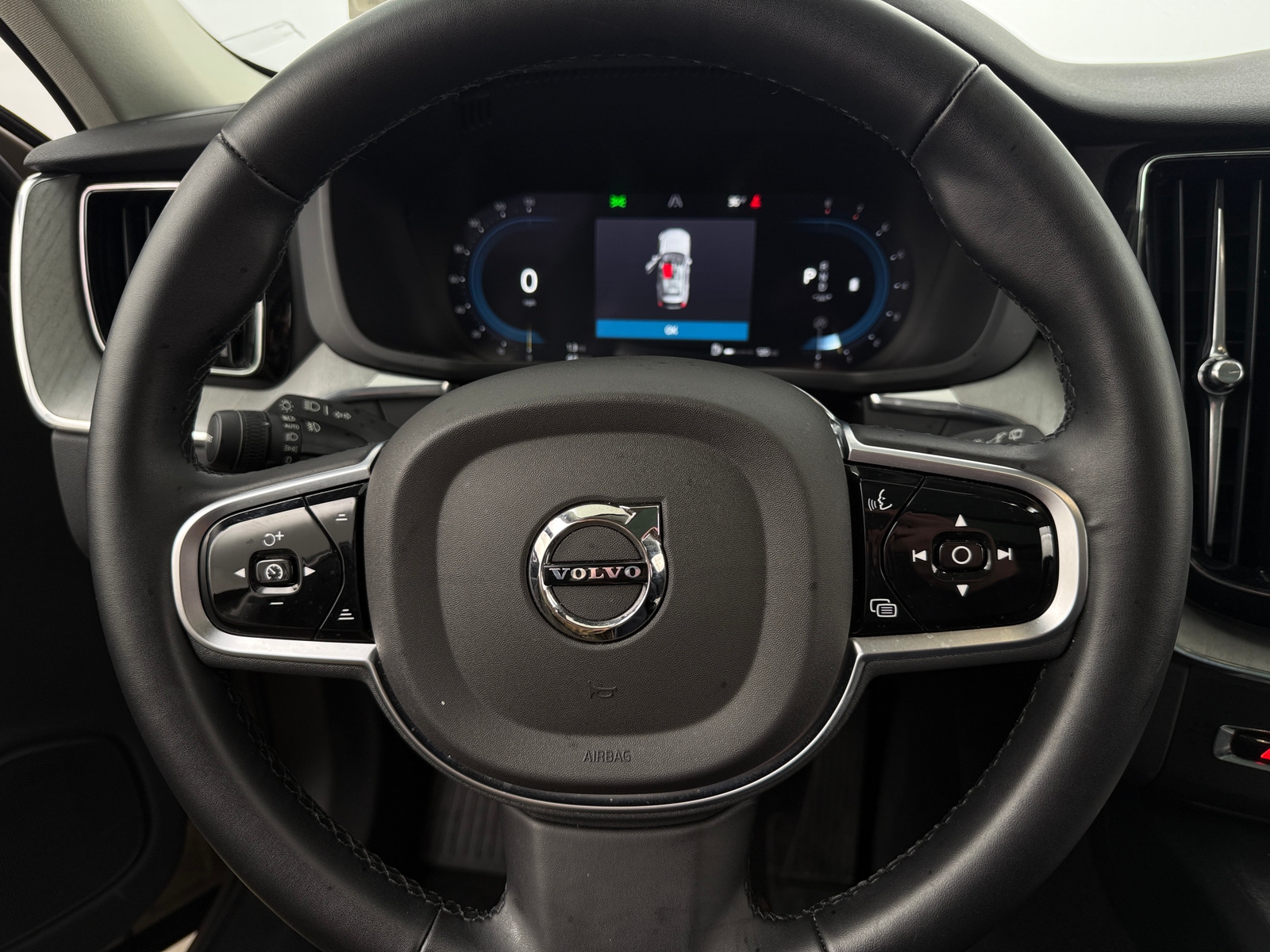 Thumbnail: 2025 Volvo XC60 - 4