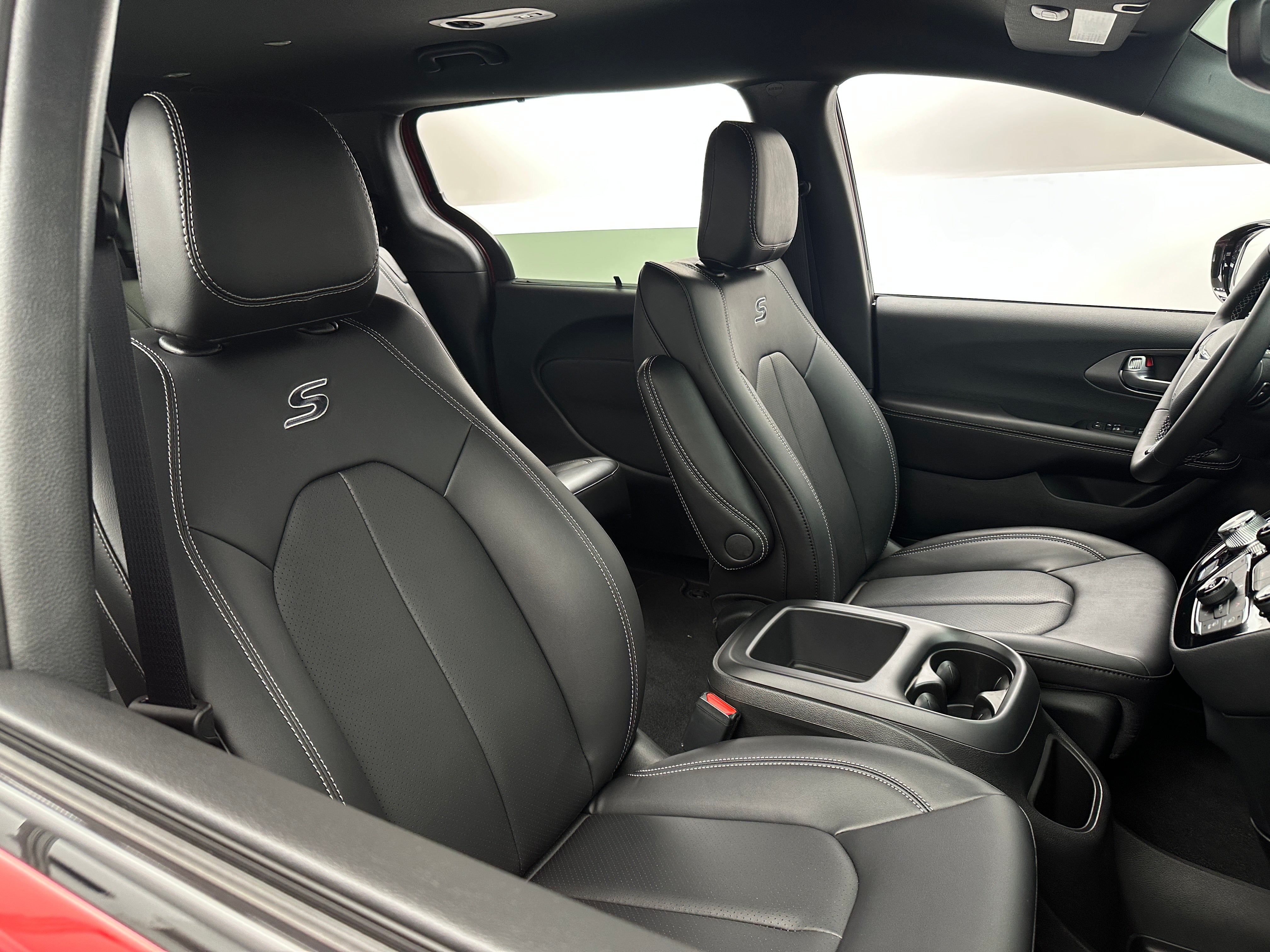 2026 Chrysler Pacifica Select AWD's photo