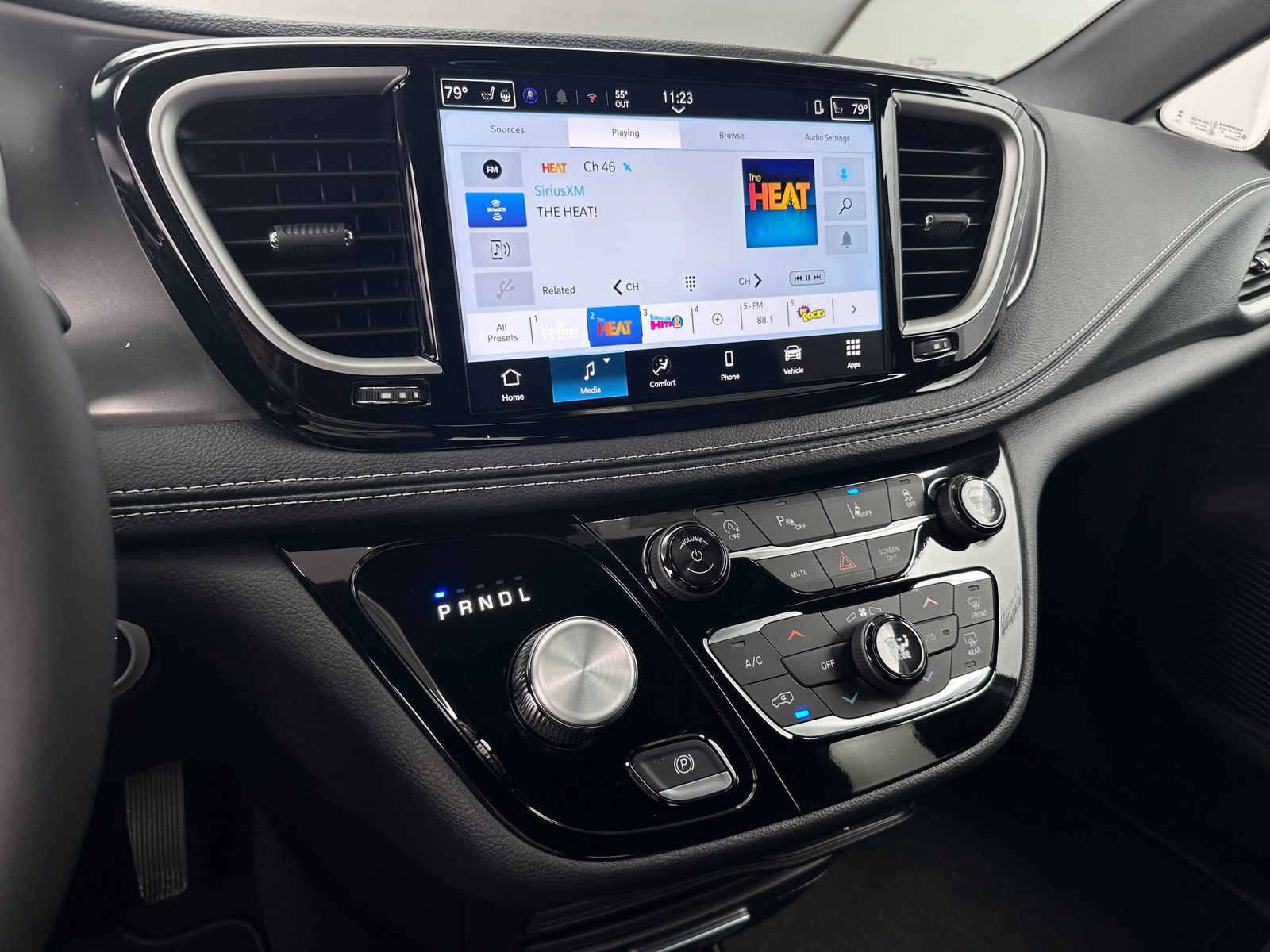 Thumbnail: 2026 Chrysler Pacifica - 3