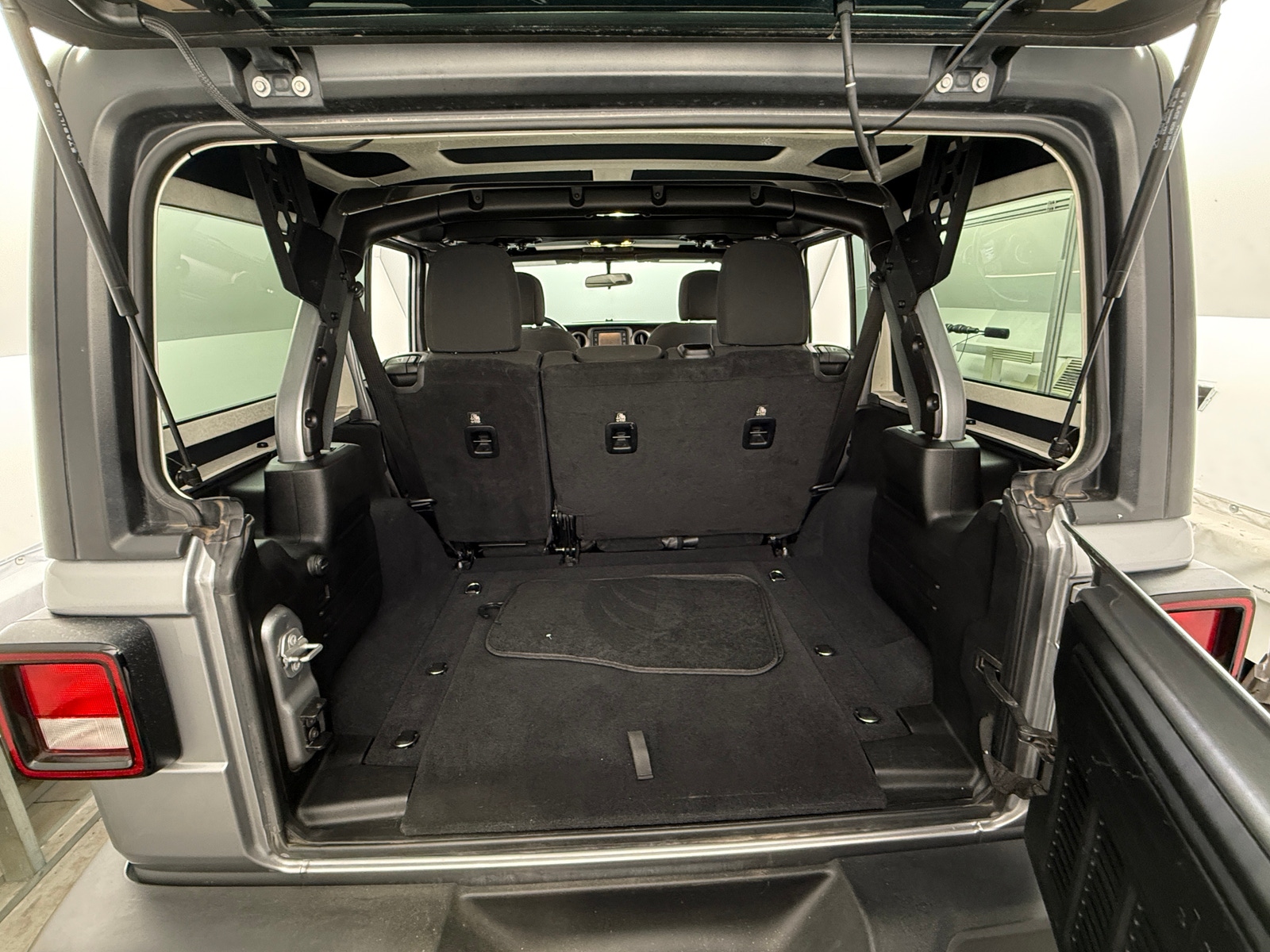 Thumbnail: 2019 Jeep Wrangler - 7