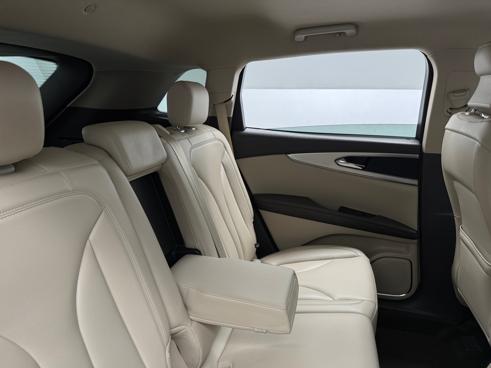 Thumbnail: 2019 Lincoln Nautilus - 5