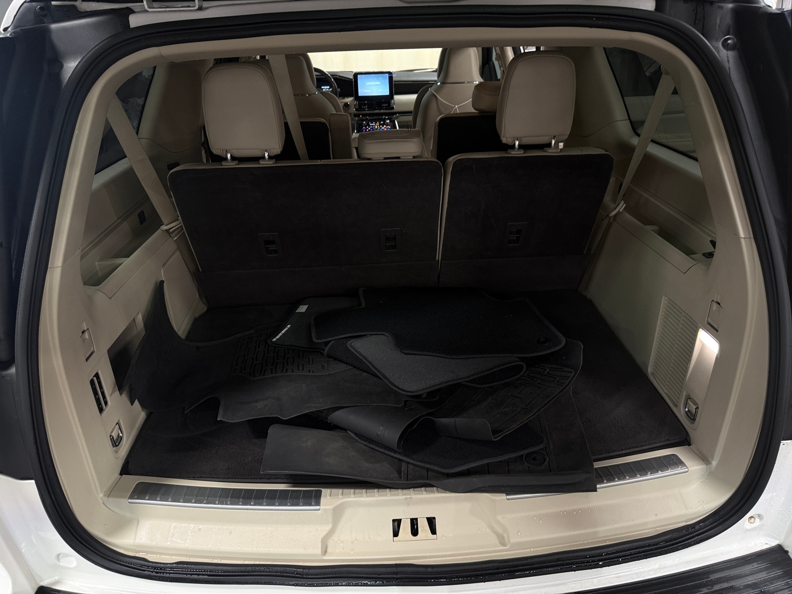 Thumbnail: 2018 Lincoln Navigator L - 6