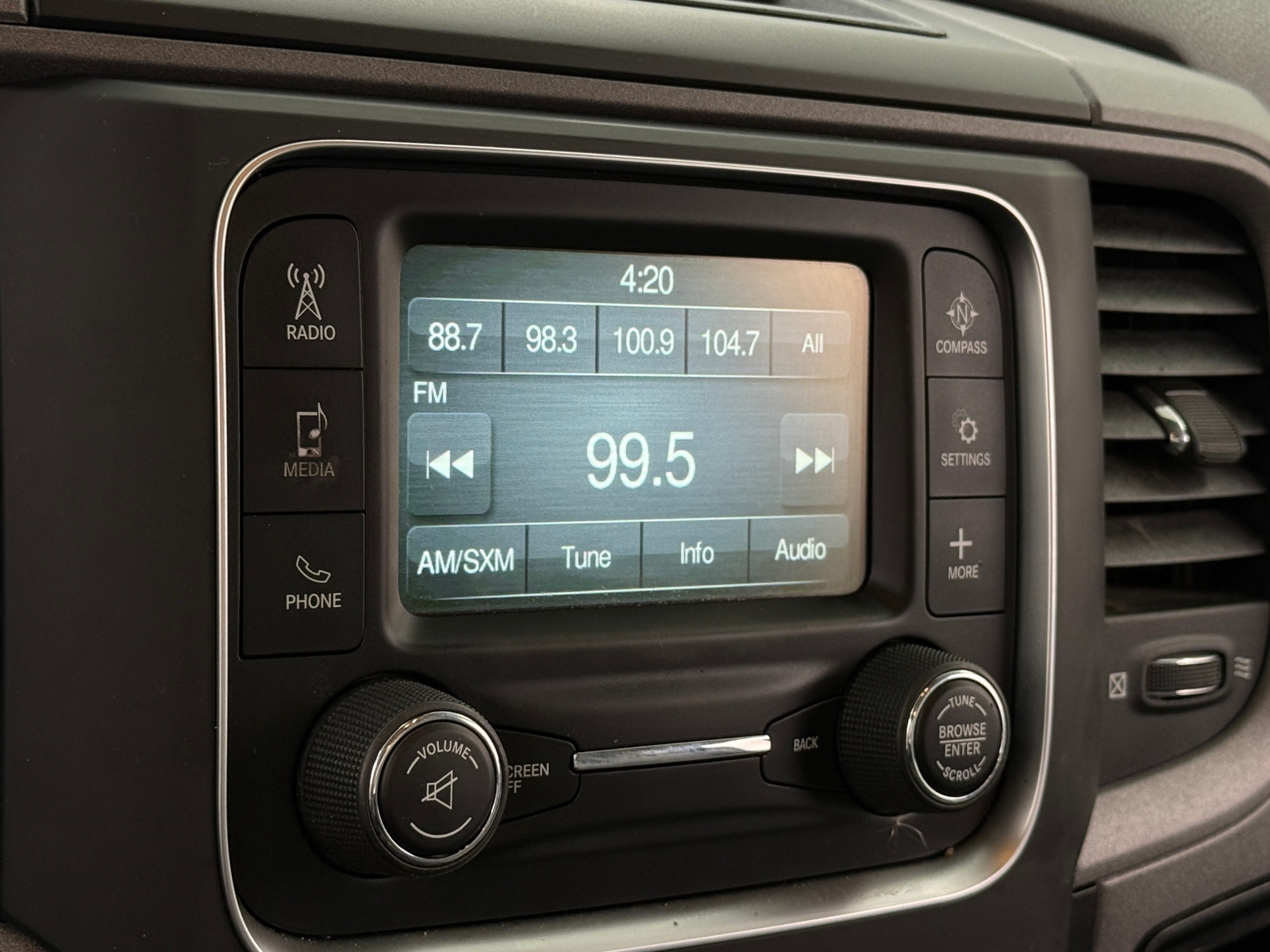 Thumbnail: 2019 RAM 1500 Classic - 3