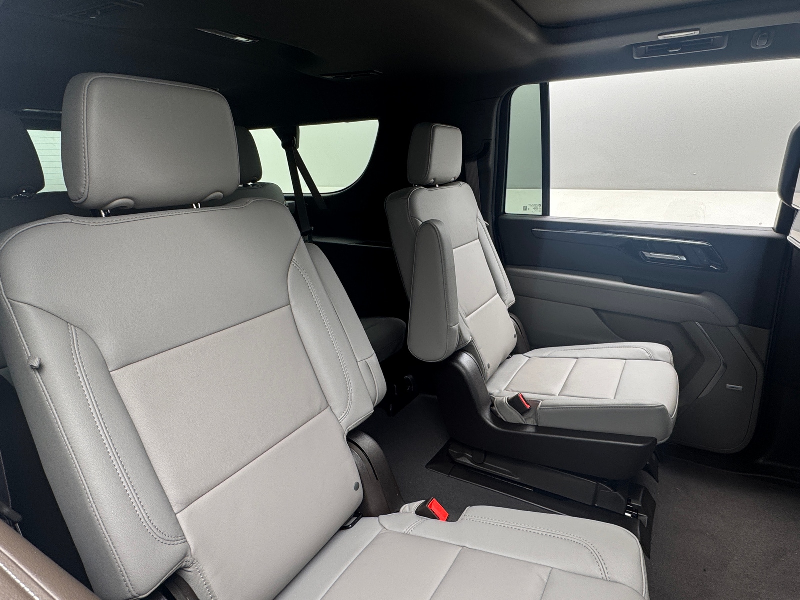 Thumbnail: 2025 Chevrolet Suburban - 5