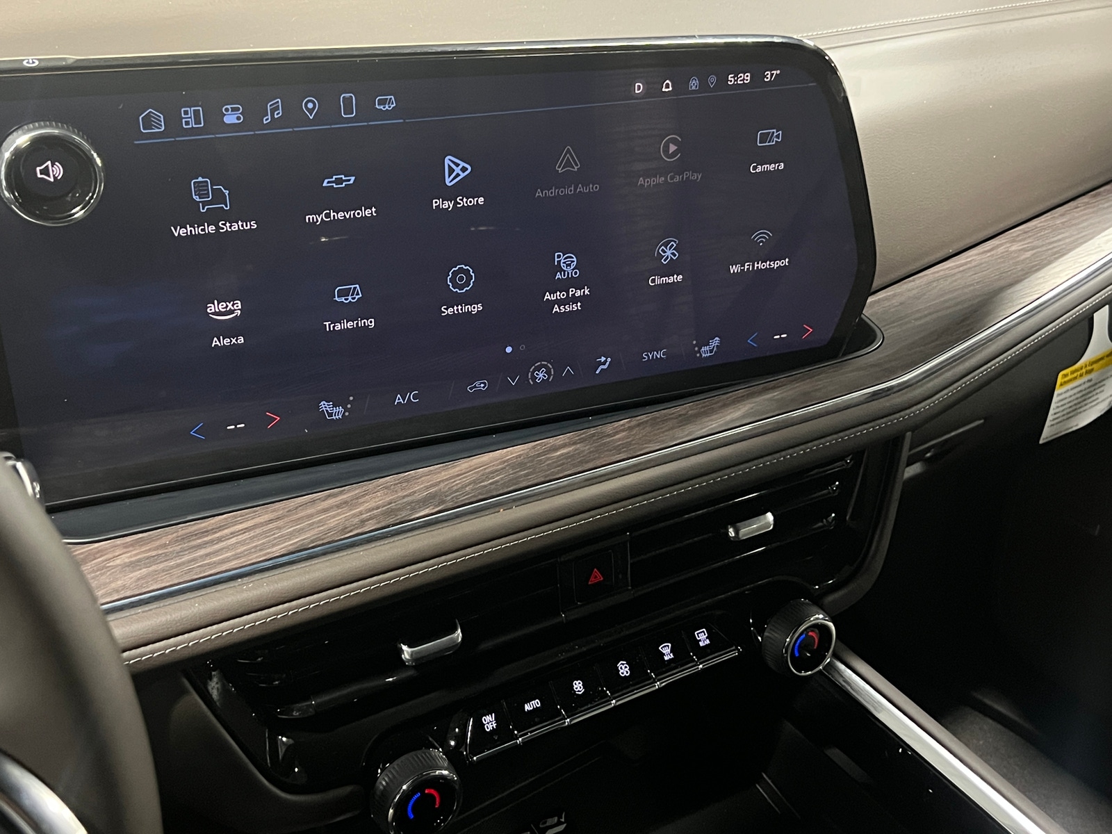 Thumbnail: 2025 Chevrolet Suburban - 3