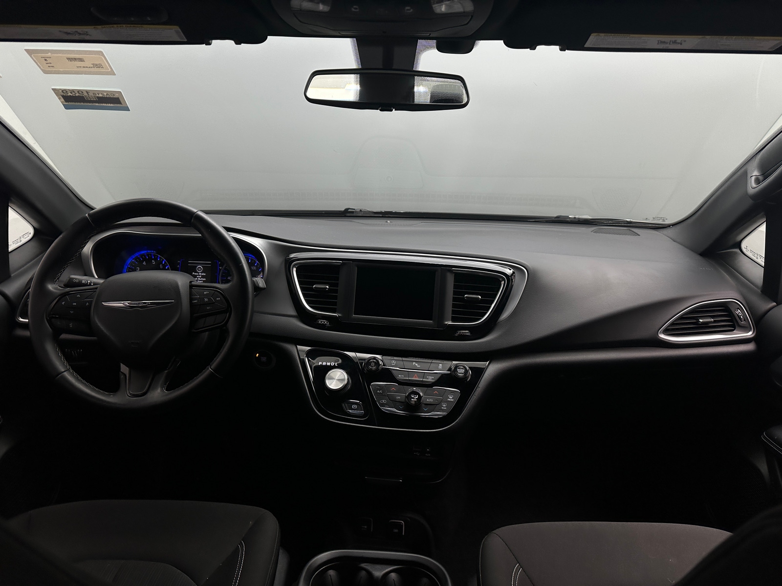 Thumbnail: 2018 Chrysler Pacifica - 3