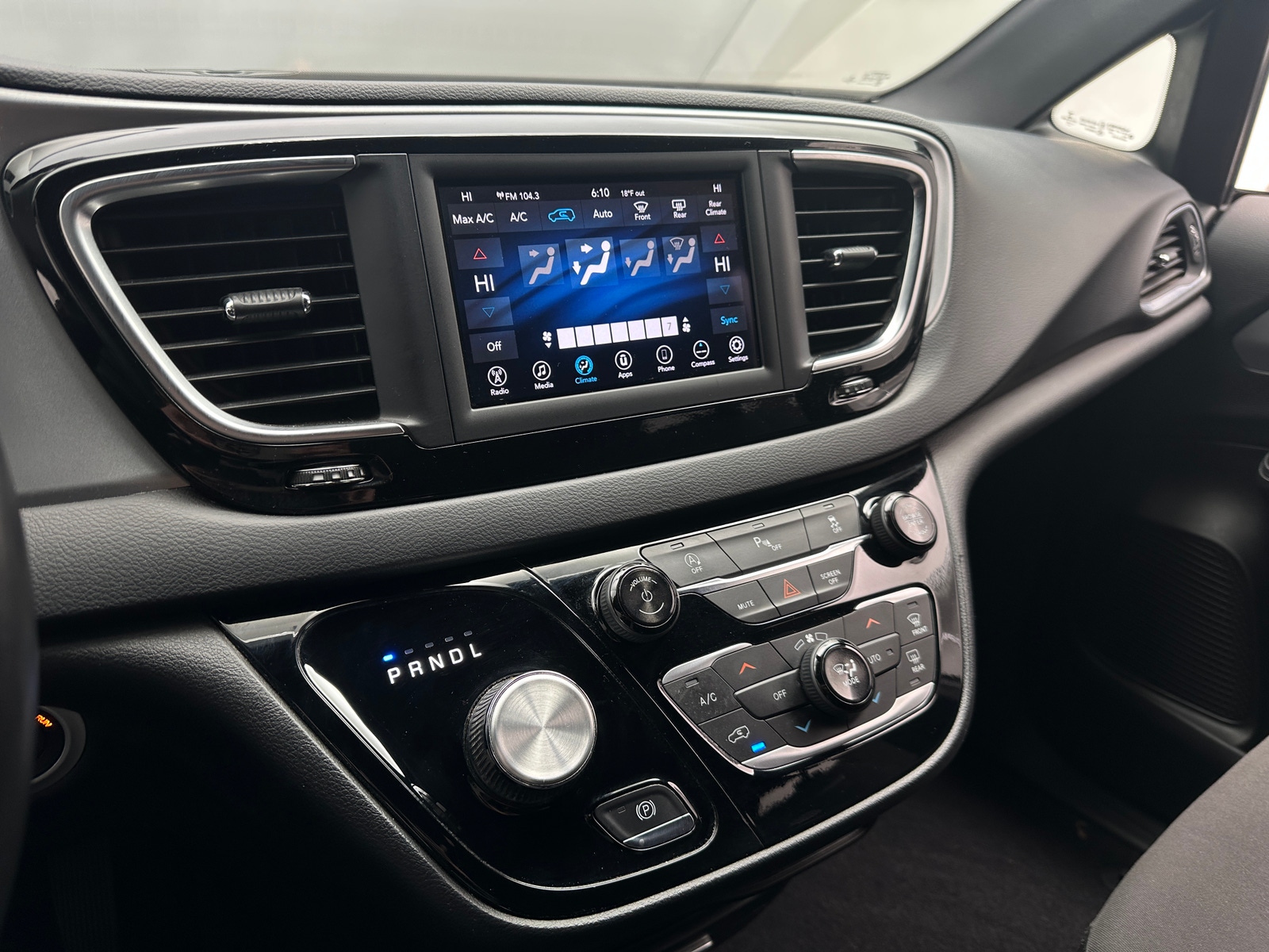 Thumbnail: 2018 Chrysler Pacifica - 4