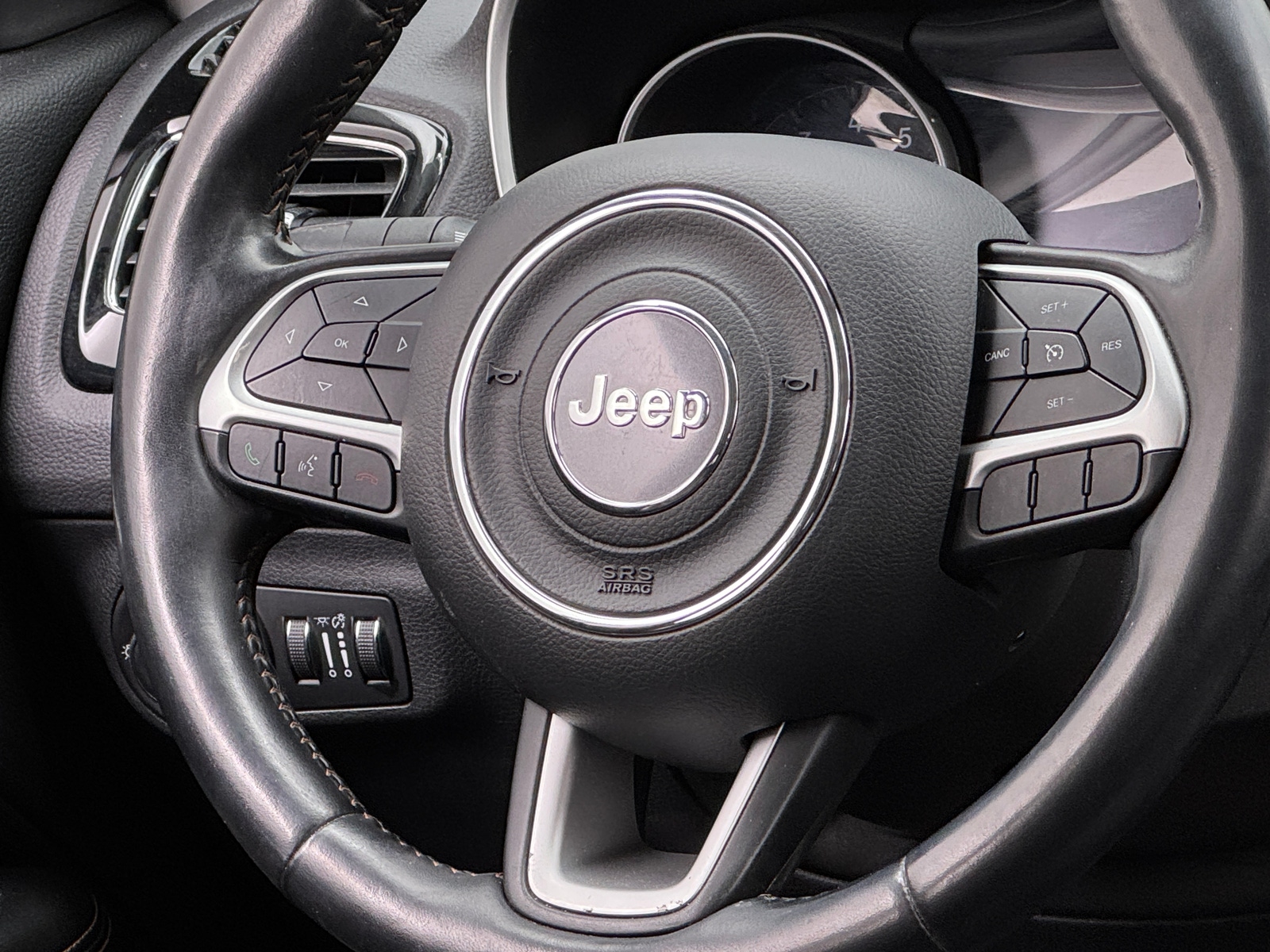 Thumbnail: 2018 Jeep Compass - 4