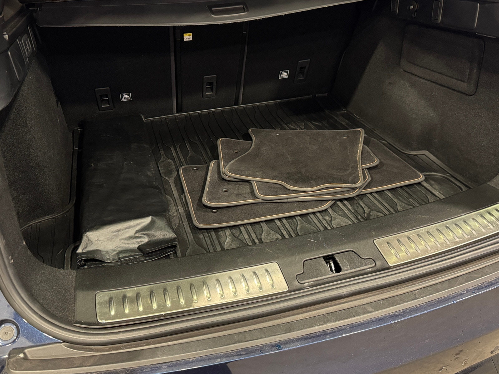 Thumbnail: 2020 Land Rover Range Rover Velar - 6