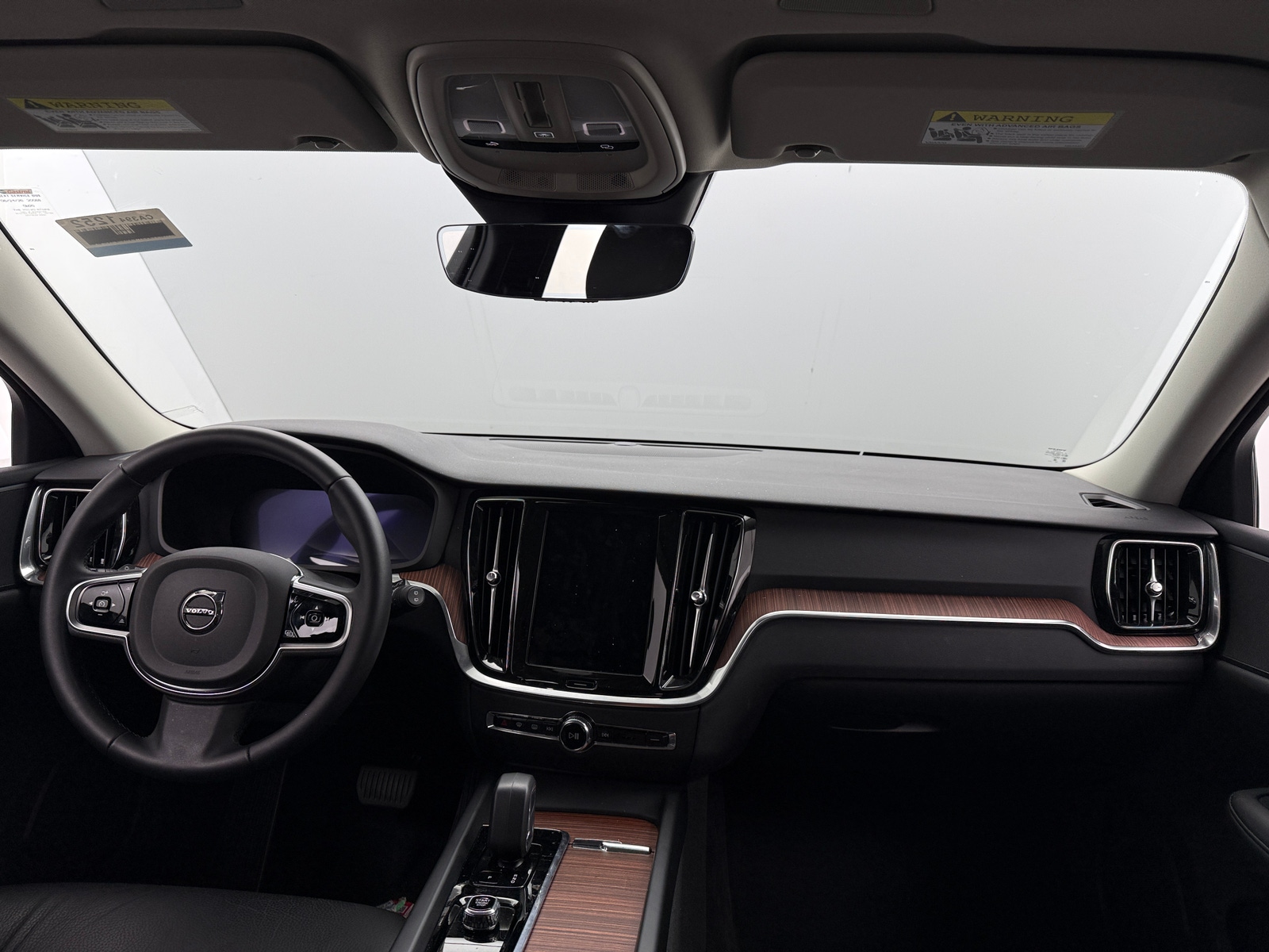 Thumbnail: 2025 Volvo V60 - 2