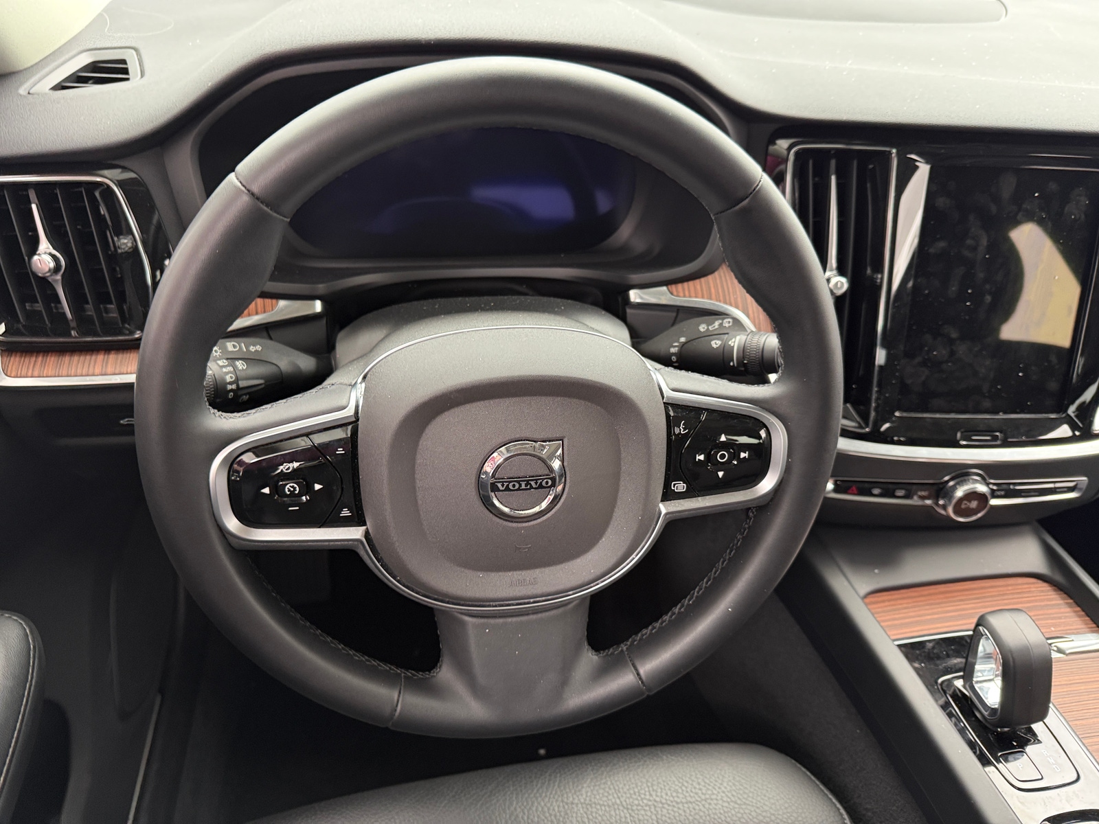 Thumbnail: 2025 Volvo V60 - 4