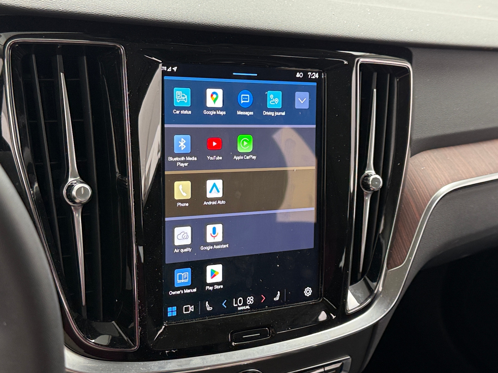 Thumbnail: 2025 Volvo V60 - 3