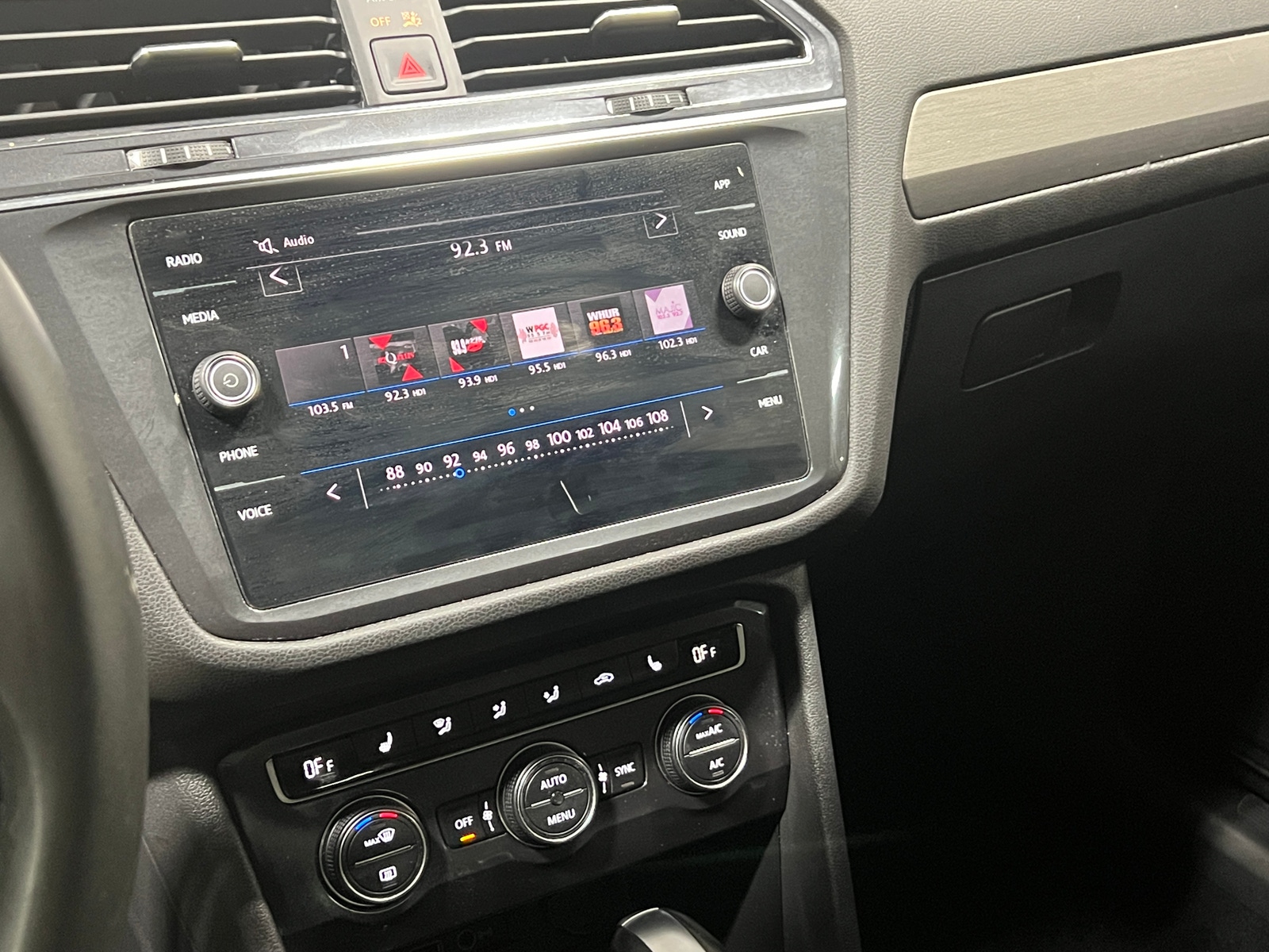 Thumbnail: 2020 Volkswagen Tiguan - 3