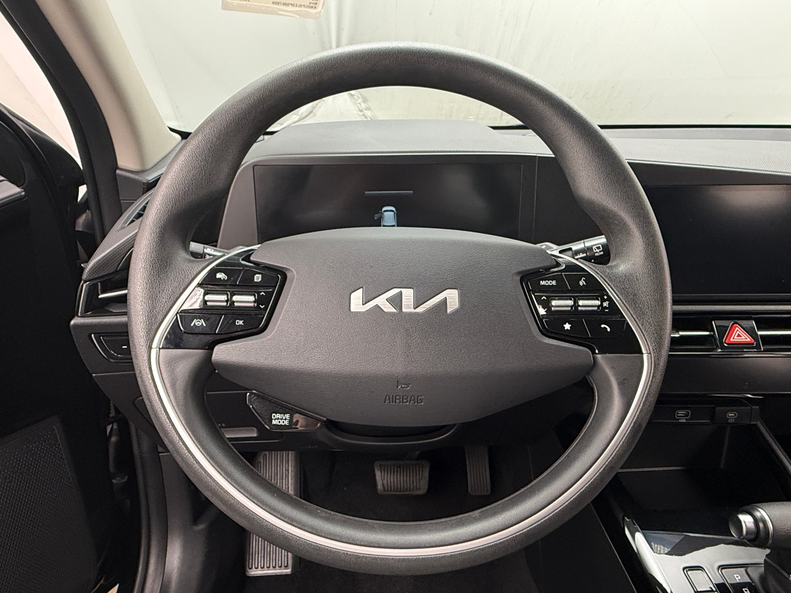 Thumbnail: 2023 Kia Niro - 5