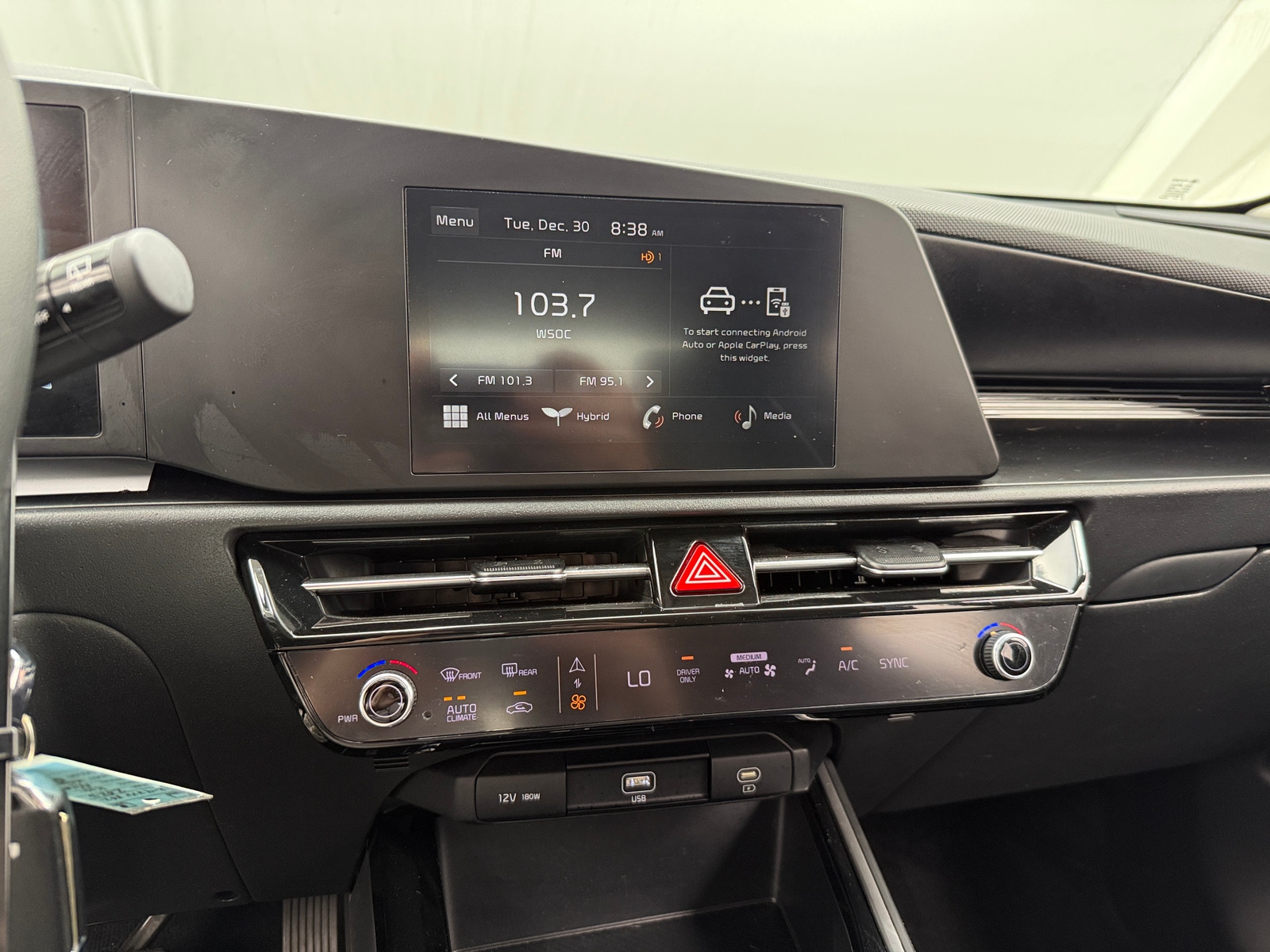 Thumbnail: 2023 Kia Niro - 4