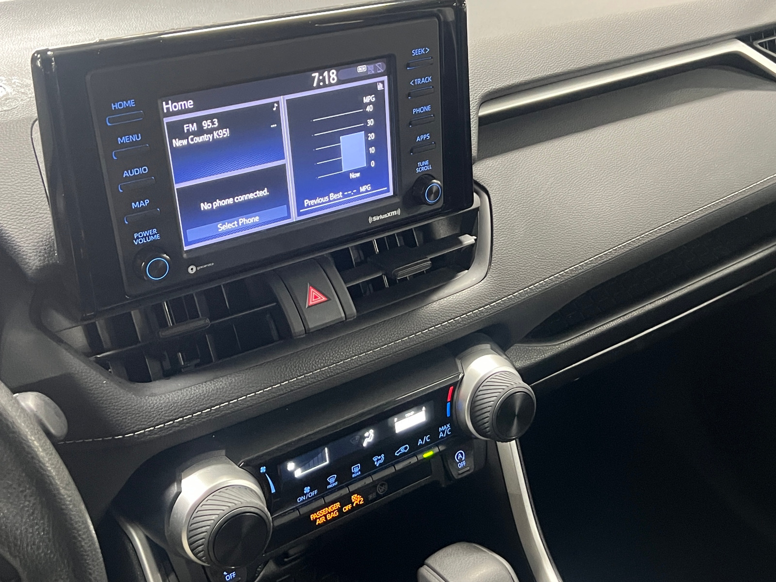 Thumbnail: 2022 Toyota RAV4 - 4