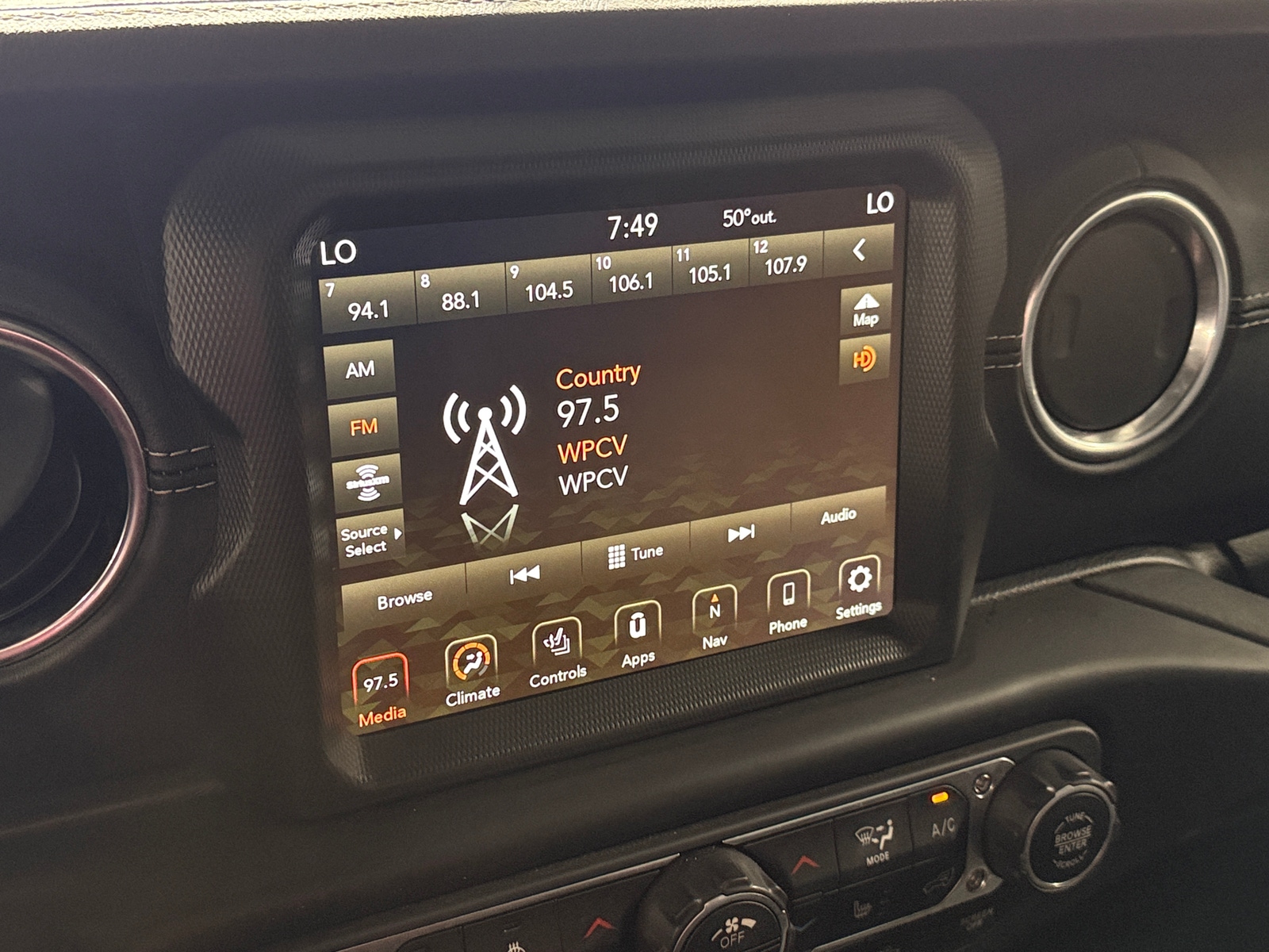 Thumbnail: 2021 Jeep Gladiator - 4