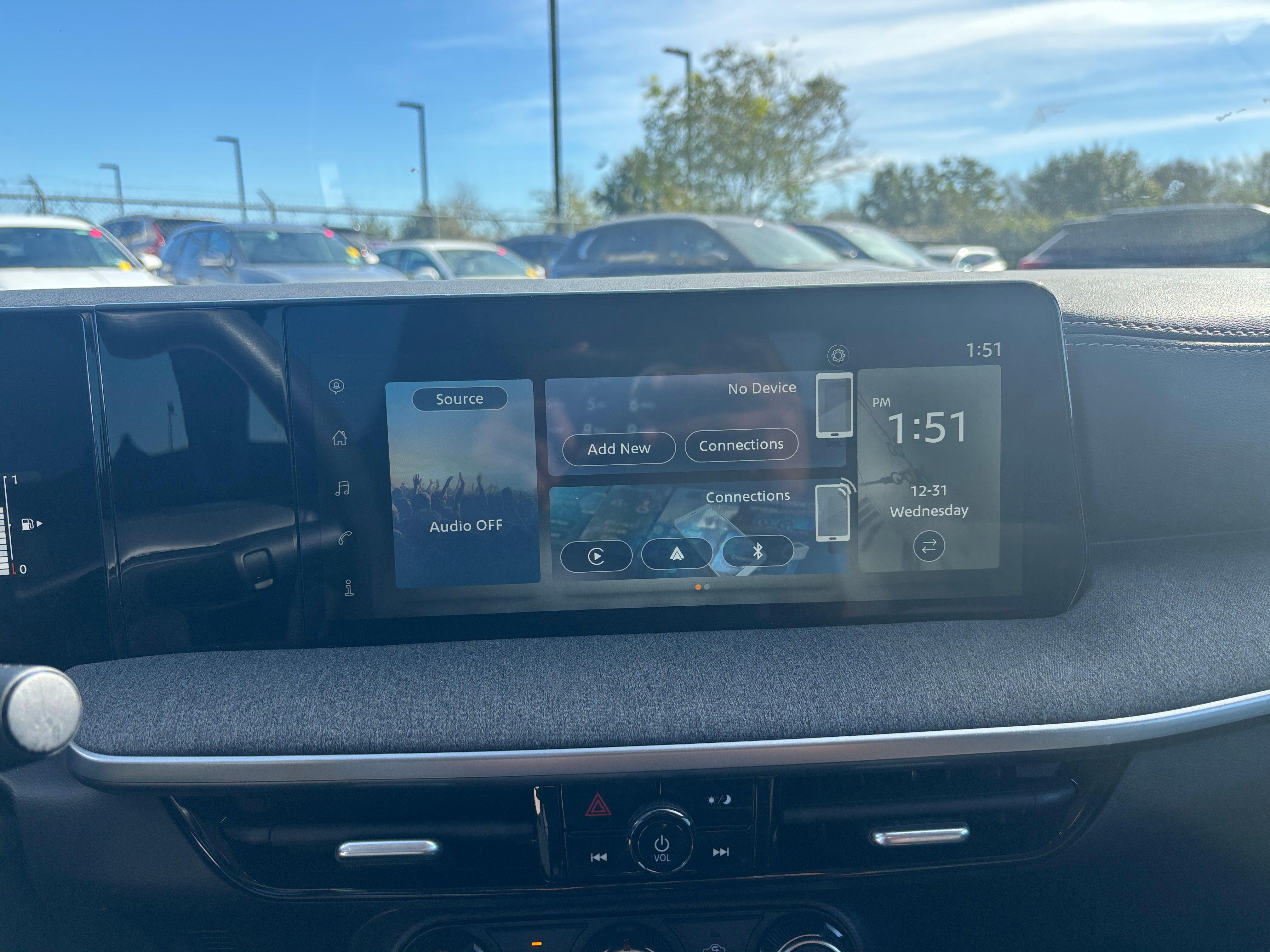 Thumbnail: 2025 Nissan Kicks - 4