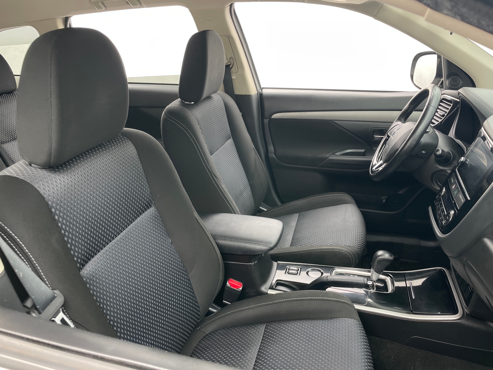 Thumbnail: 2018 Mitsubishi Outlander - 2