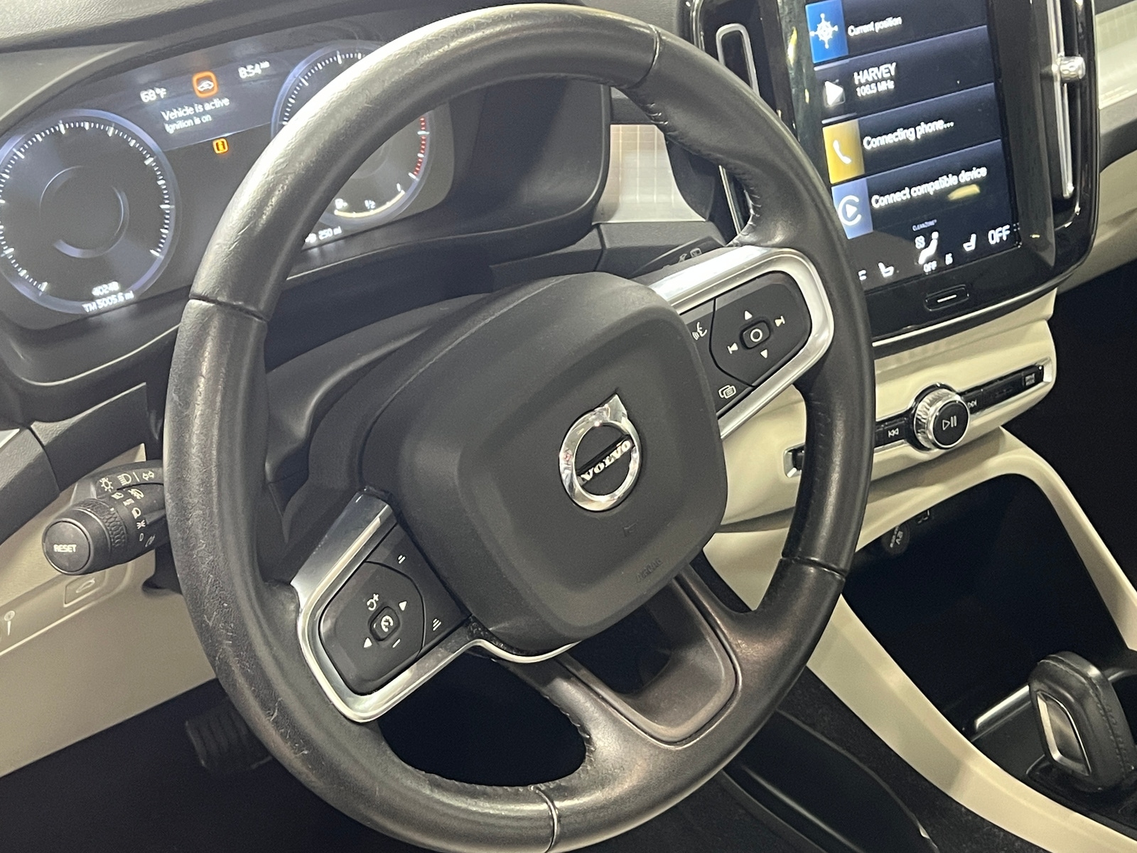 Thumbnail: 2021 Volvo XC40 - 4