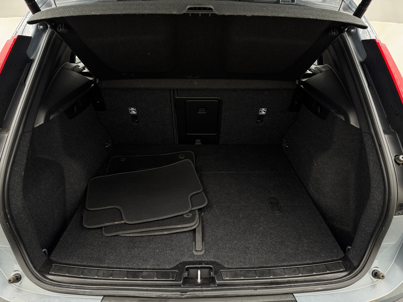 Thumbnail: 2021 Volvo XC40 - 6