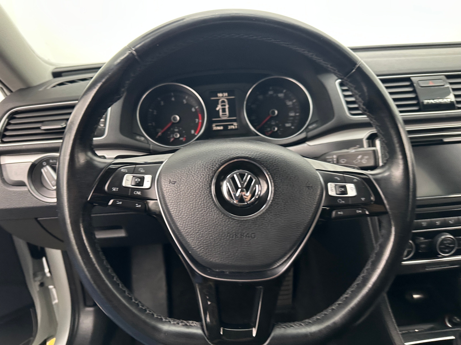 Thumbnail: 2018 Volkswagen Passat - 4