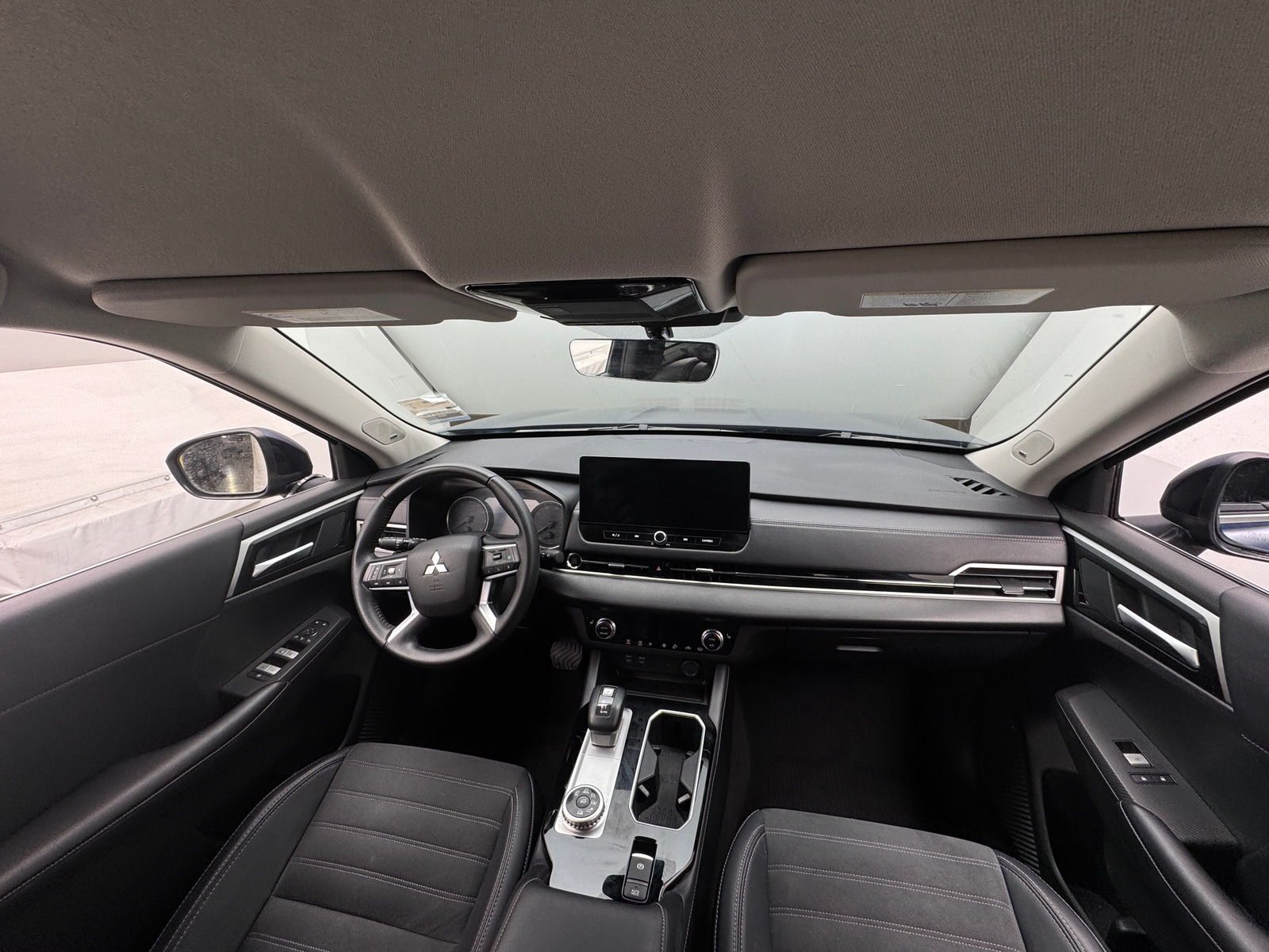 Thumbnail: 2025 Mitsubishi Outlander - 2