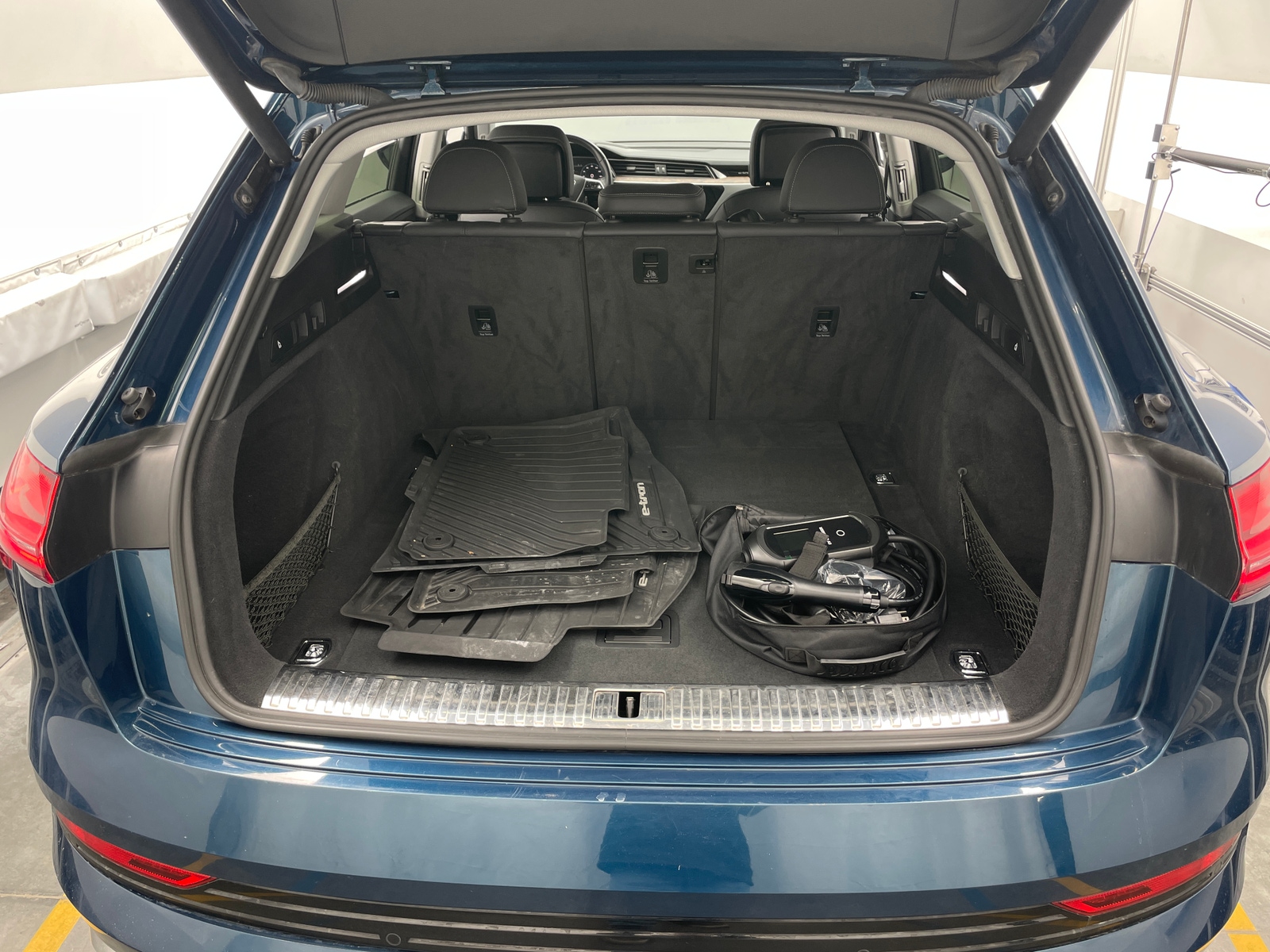 Thumbnail: 2019 Audi e-tron - 6